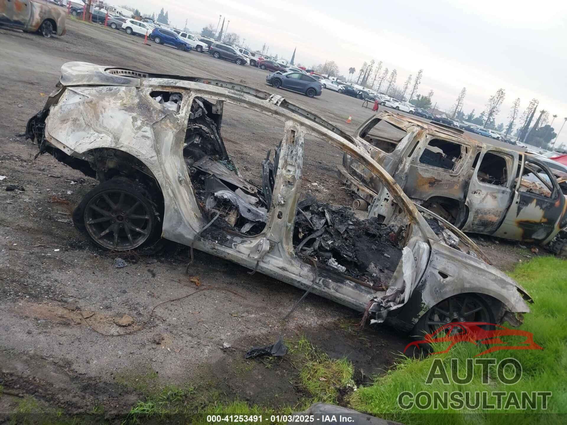 TESLA MODEL 3 2019 - 5YJ3E1EA0KF399695
