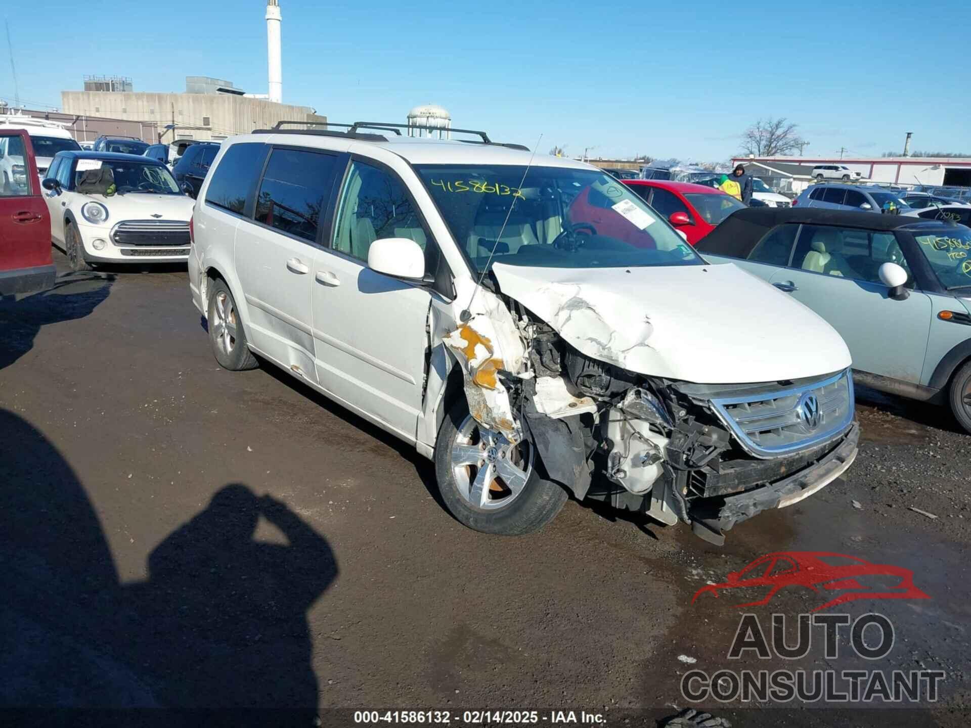 VOLKSWAGEN ROUTAN 2011 - 2V4RW3DG0BR716944