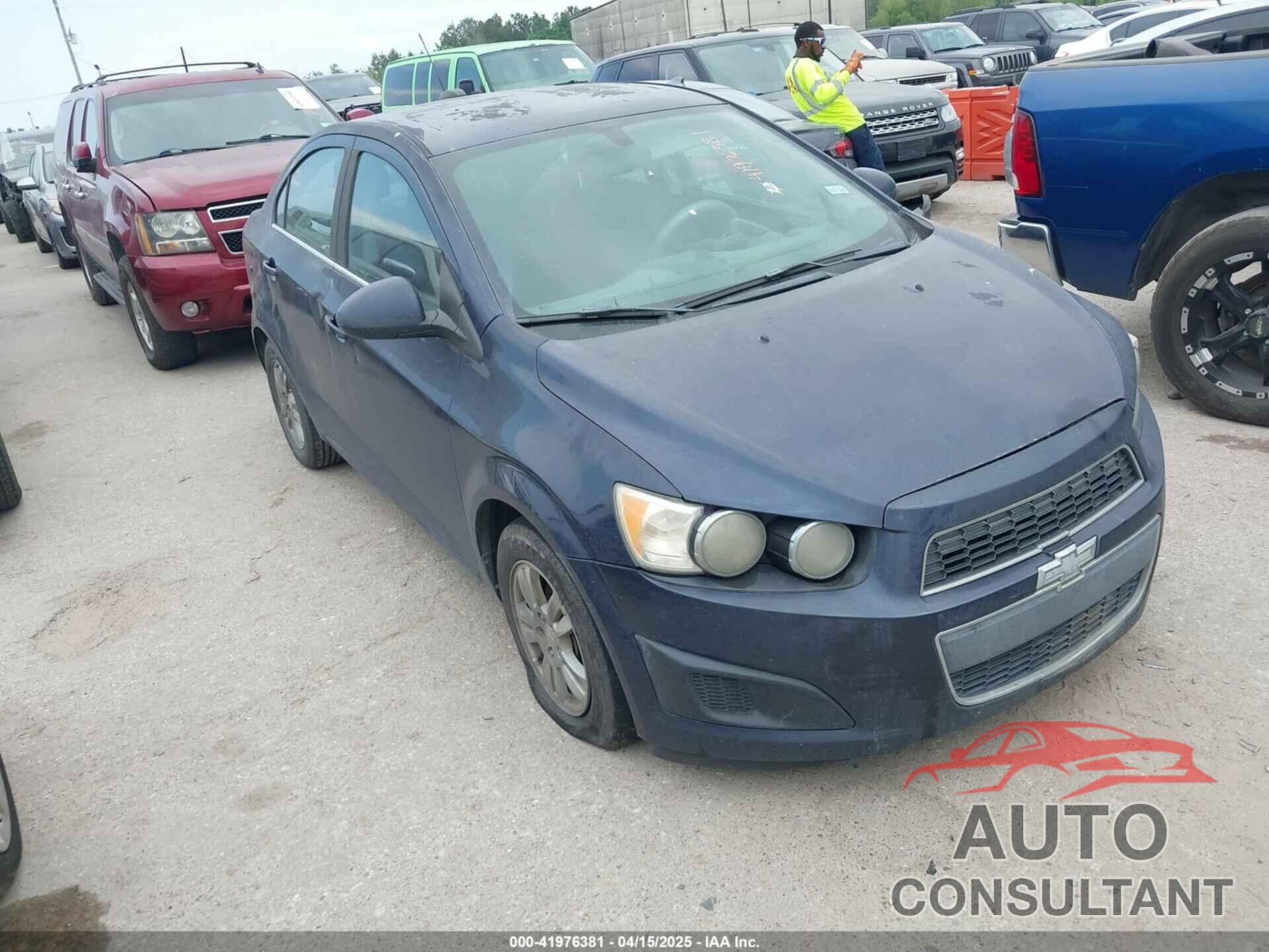 CHEVROLET SONIC 2015 - 1G1JC5SH9F4127898