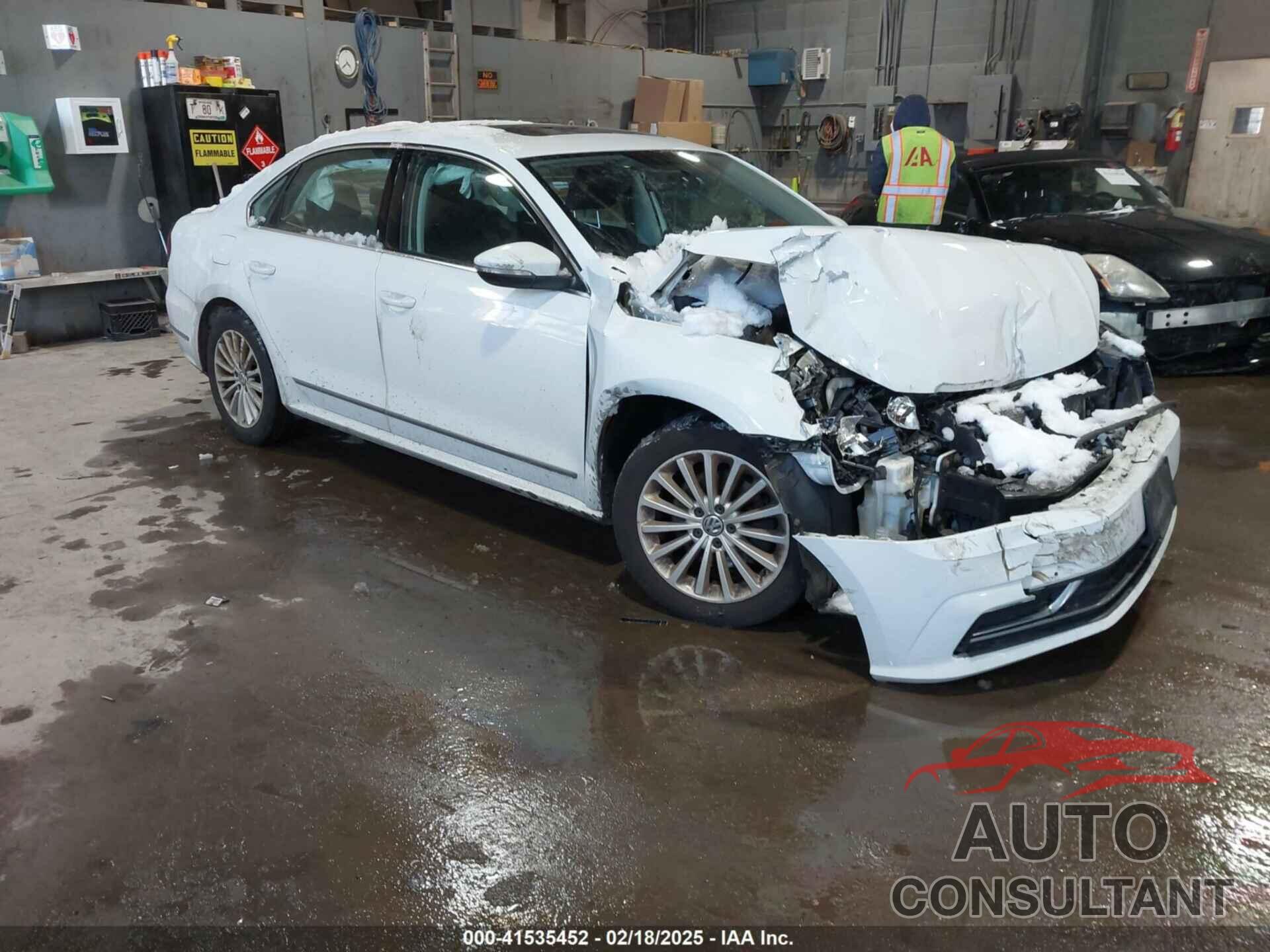 VOLKSWAGEN PASSAT 2017 - 1VWBT7A30HC056657
