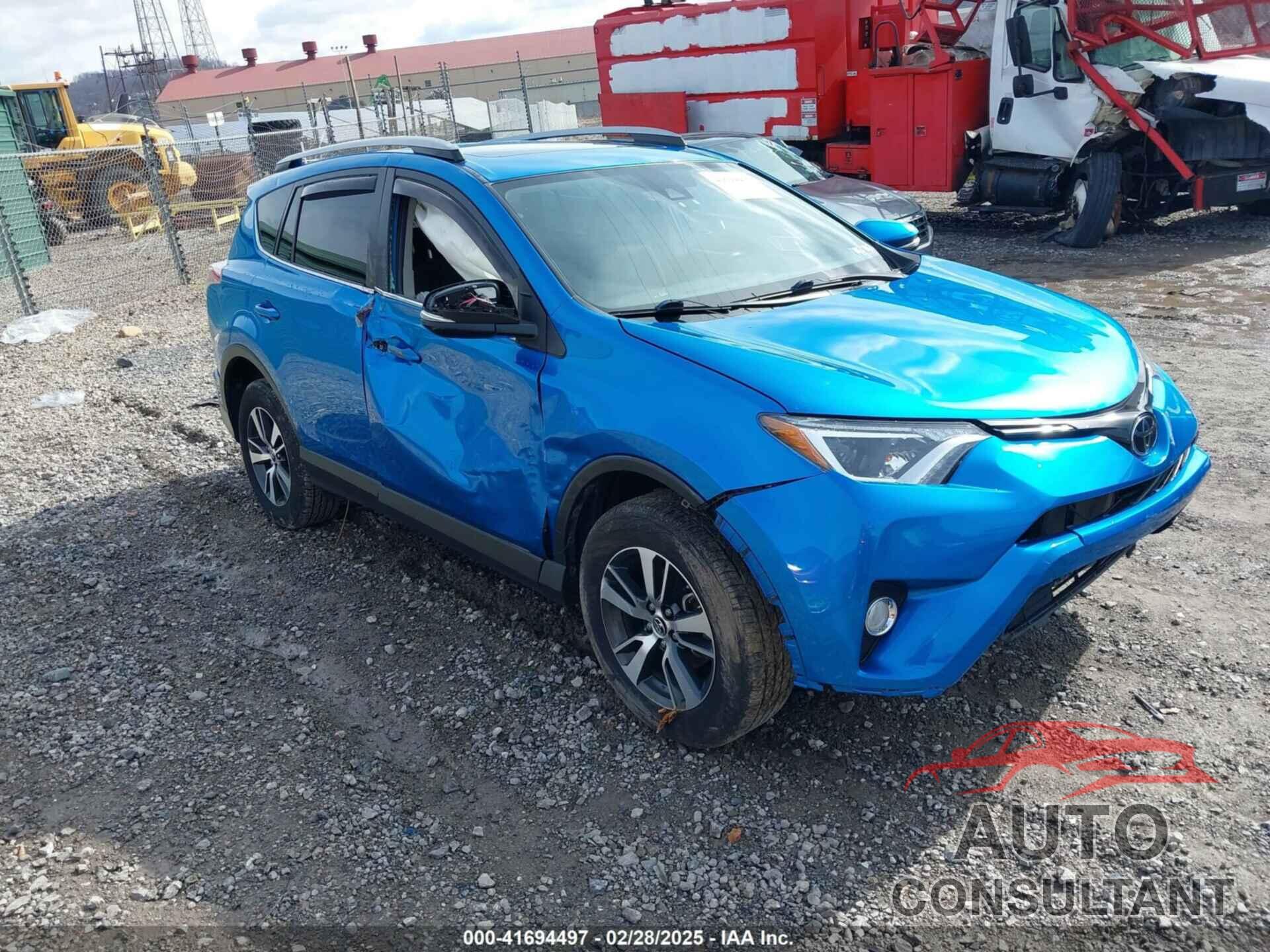 TOYOTA RAV4 2017 - JTMRFREV0HJ707149