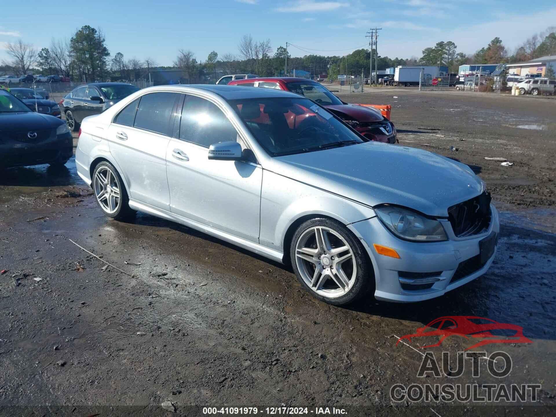 MERCEDES-BENZ C 300 2013 - WDDGF8AB7DR229648