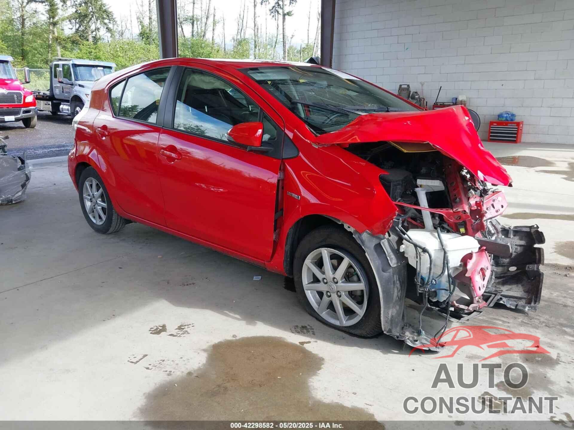 TOYOTA PRIUS C 2014 - JTDKDTB32E1562747