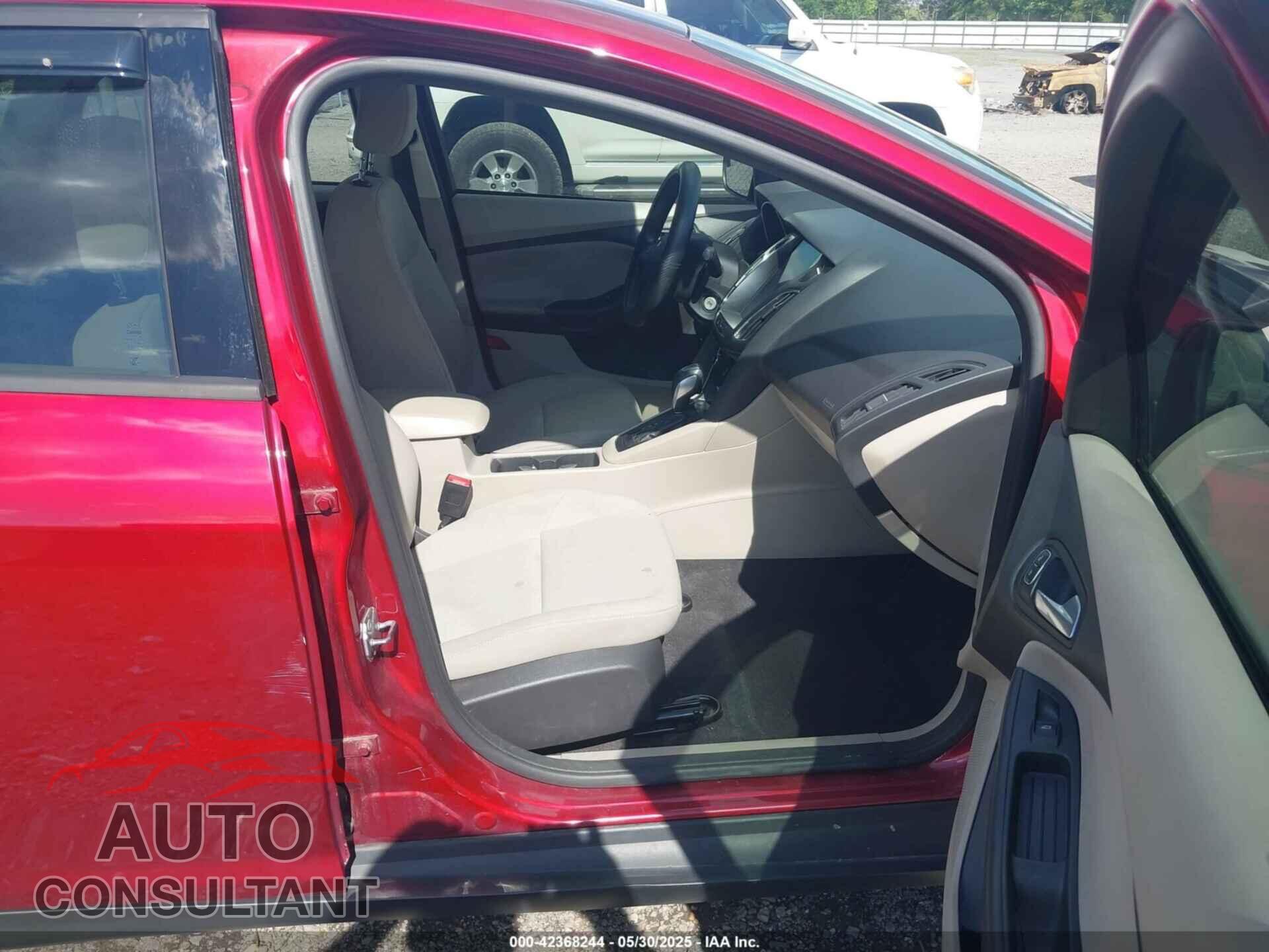 FORD FOCUS 2015 - 1FADP3F29FL338923
