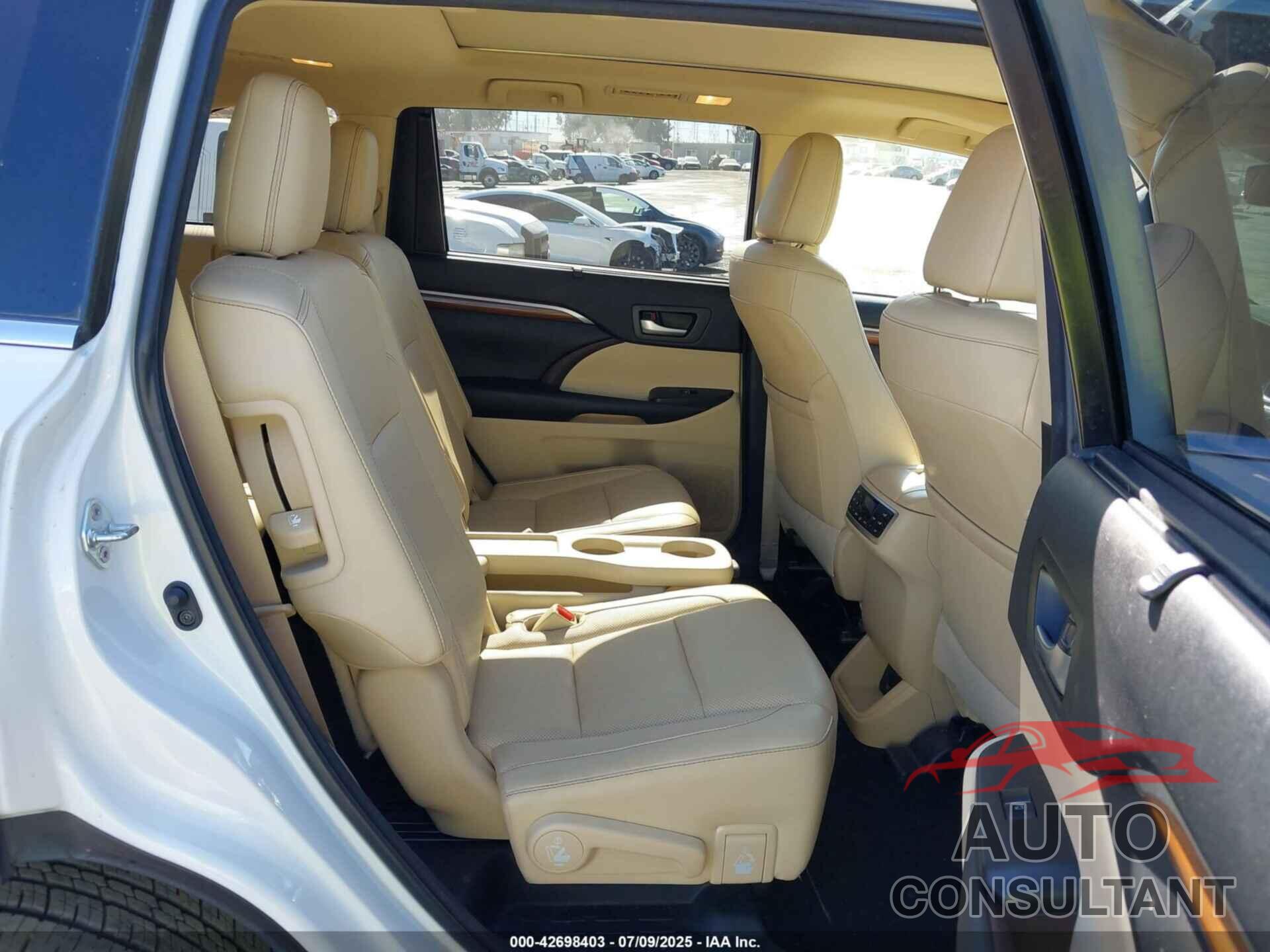 TOYOTA HIGHLANDER 2018 - 5TDYZRFH7JS264597
