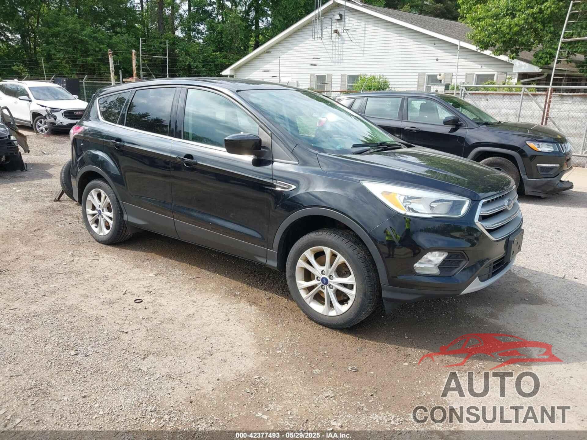 FORD ESCAPE 2017 - 1FMCU9GD2HUB40131