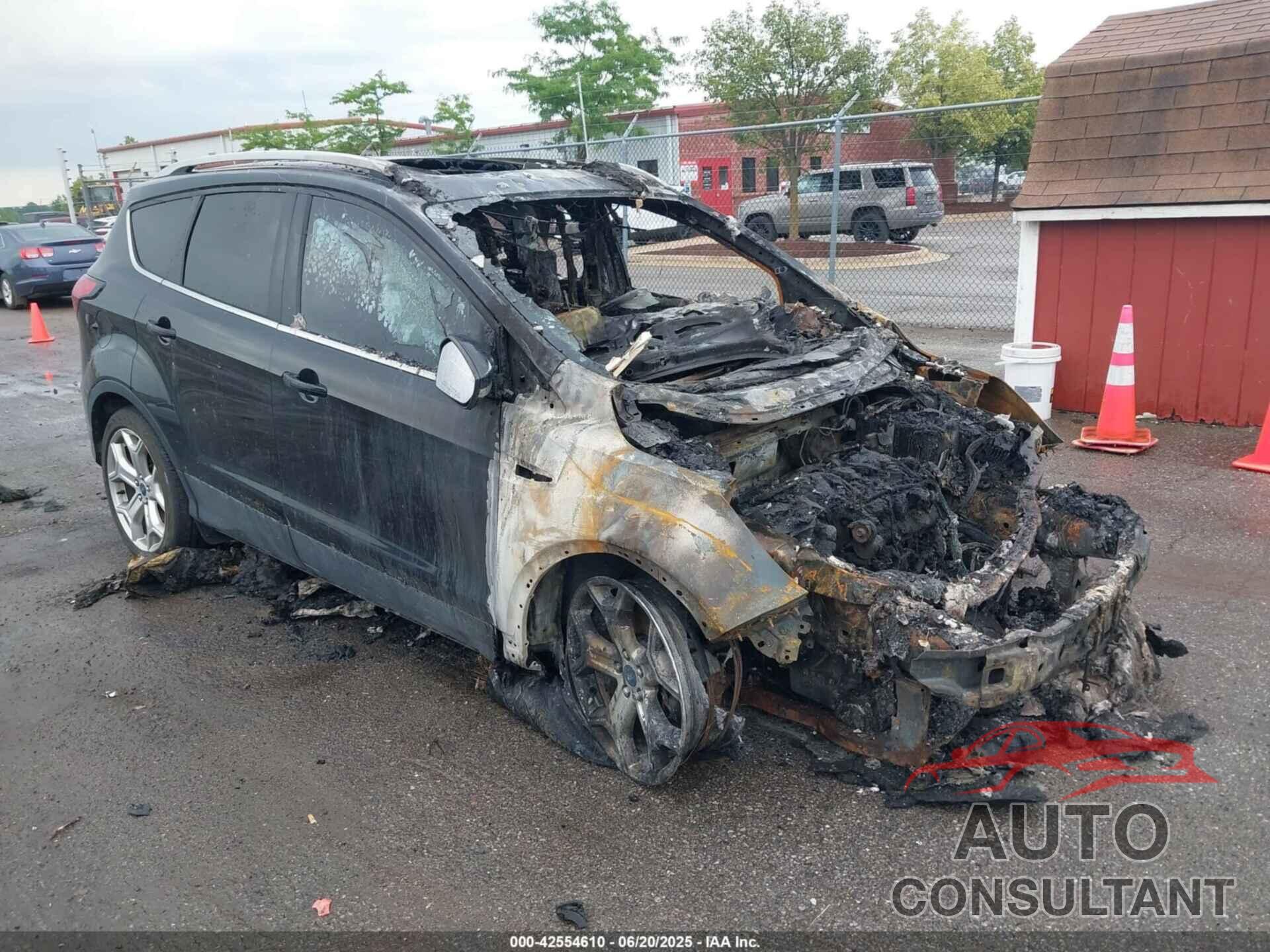 FORD ESCAPE 2019 - 1FMCU9J95KUB24713