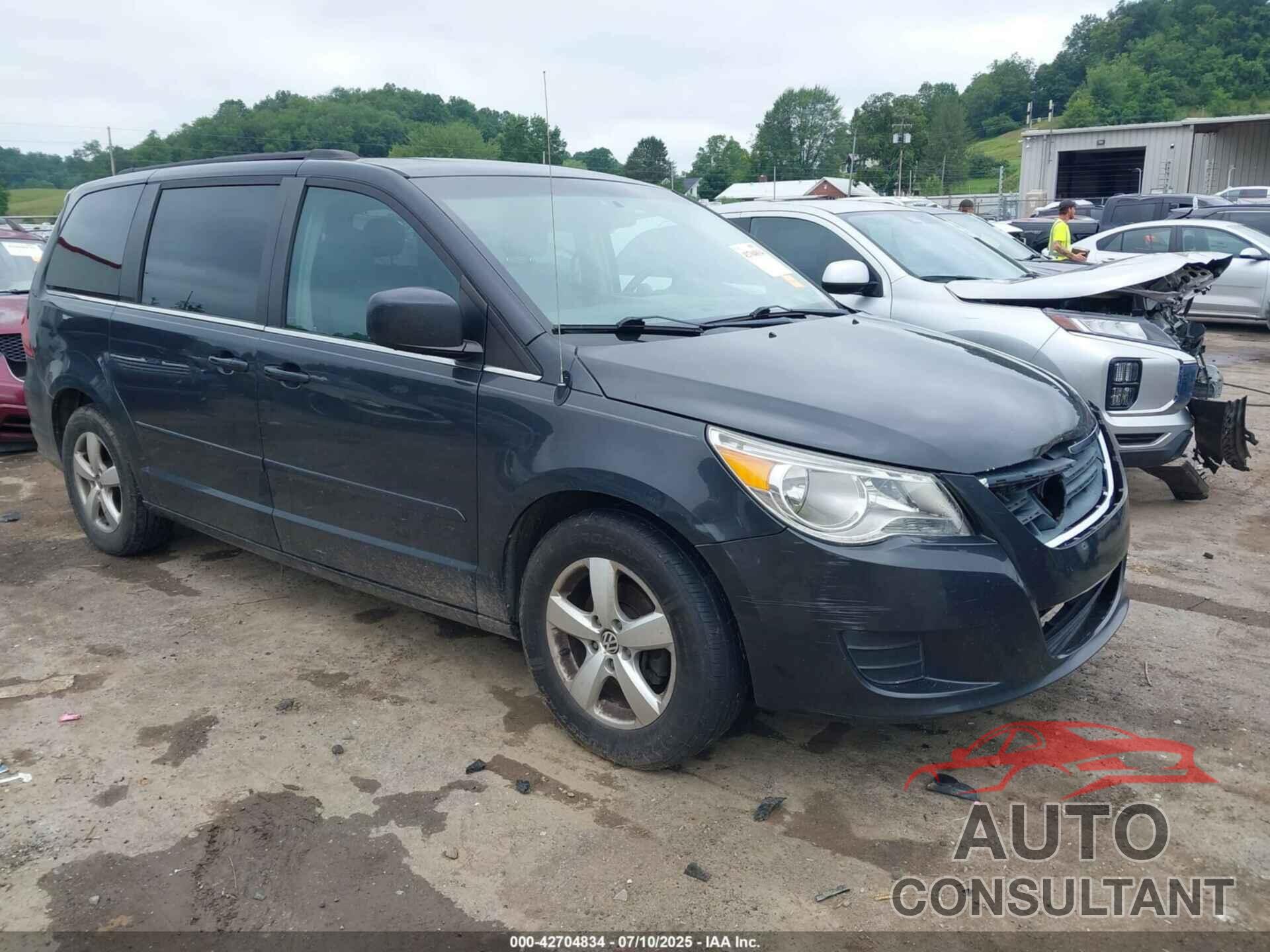 VOLKSWAGEN ROUTAN 2011 - 2V4RW5DG8BR804720