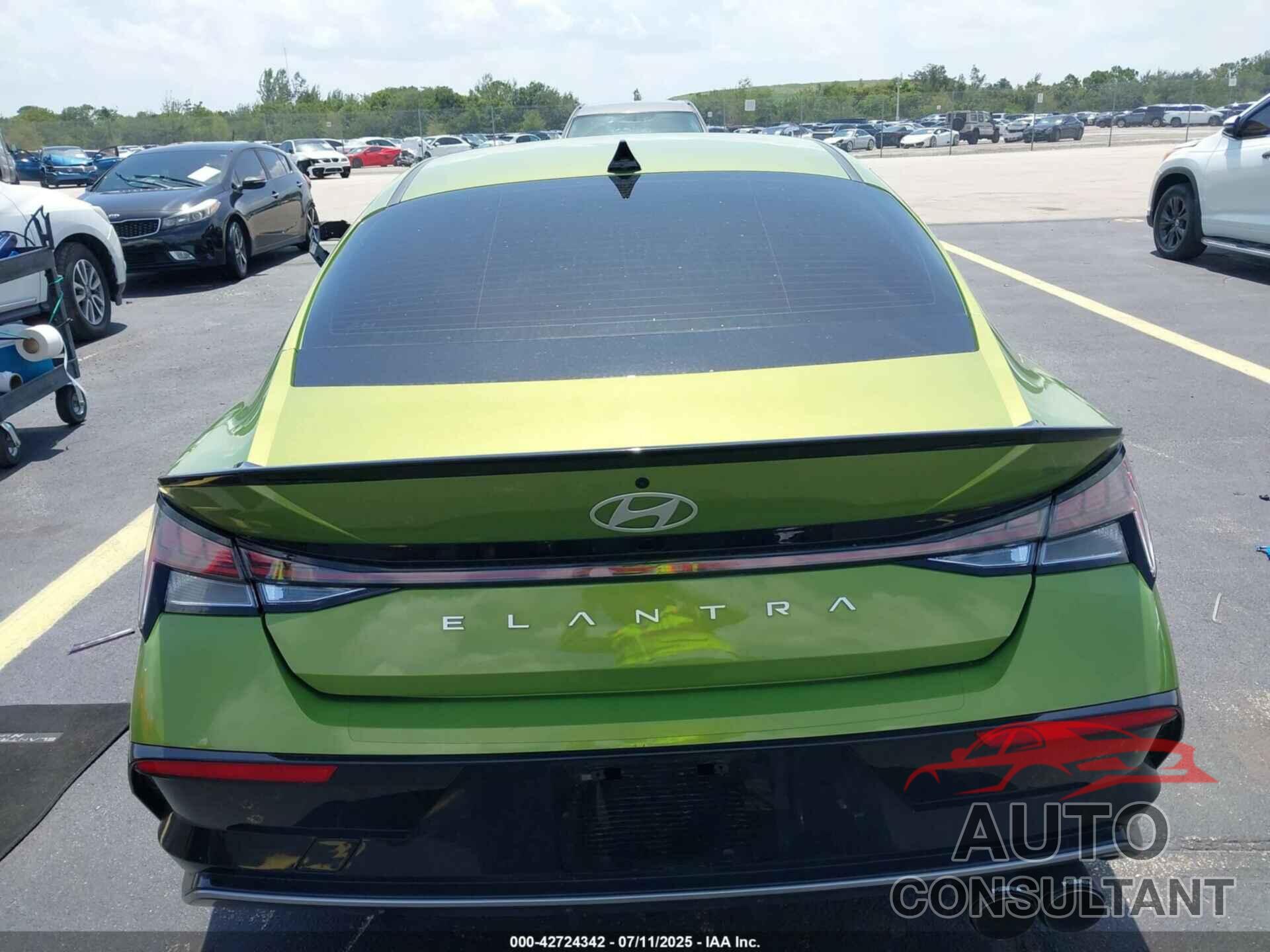 HYUNDAI ELANTRA 2024 - KMHLR4DF2RU726954