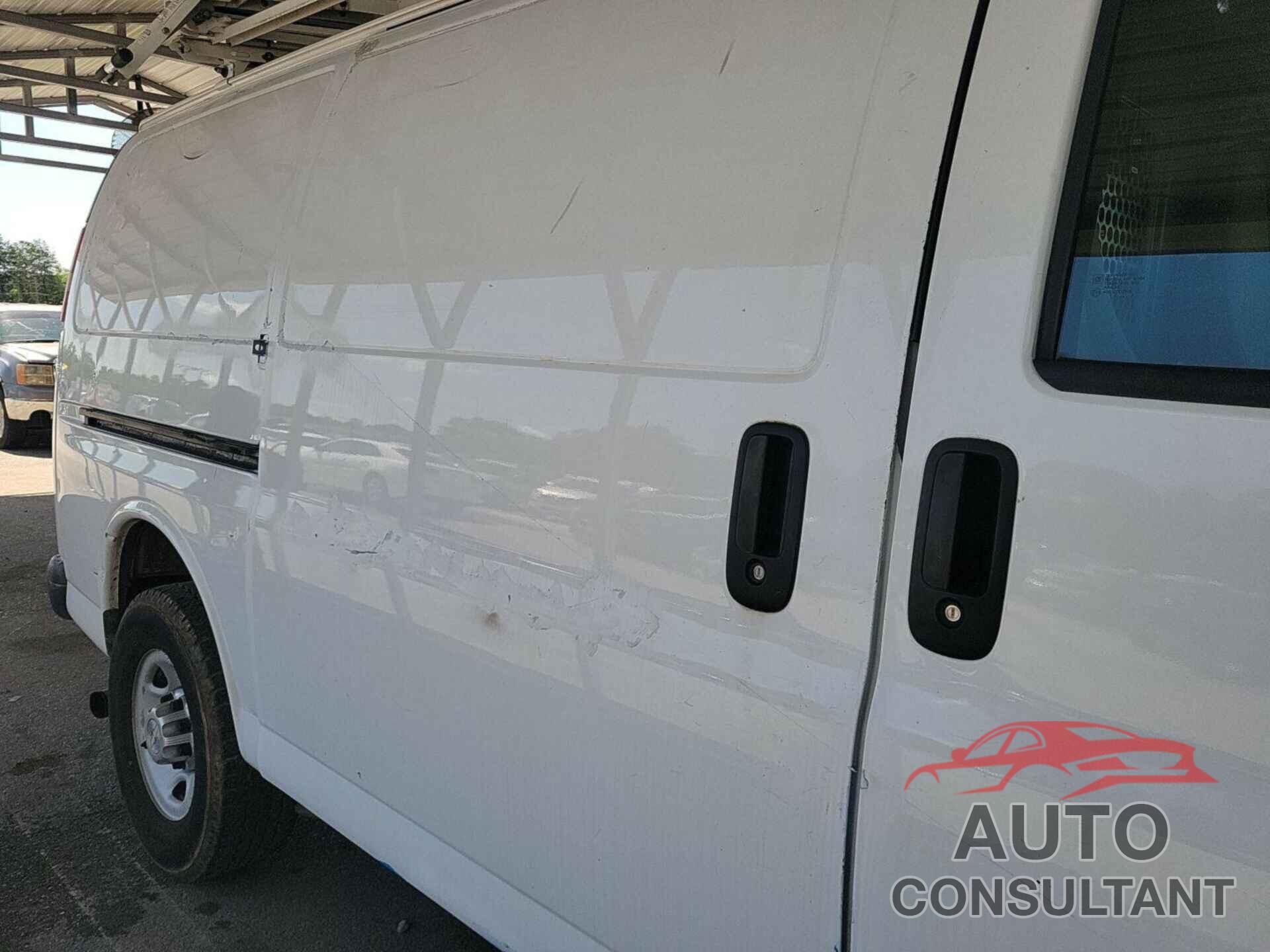 CHEVROLET EXPRESS G2500 2012 - 1GCWGFCA1C1172288