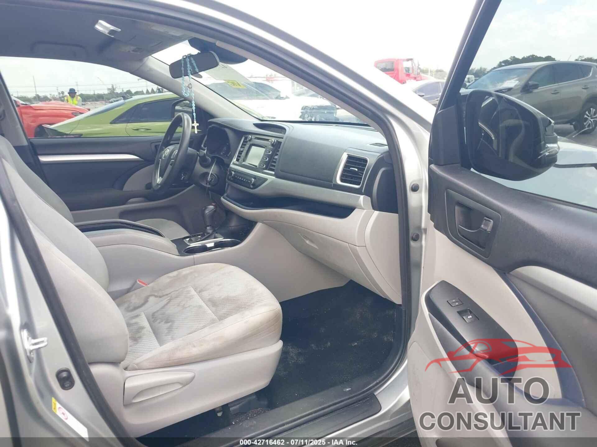 TOYOTA HIGHLANDER 2017 - 5TDZARFH1HS030302