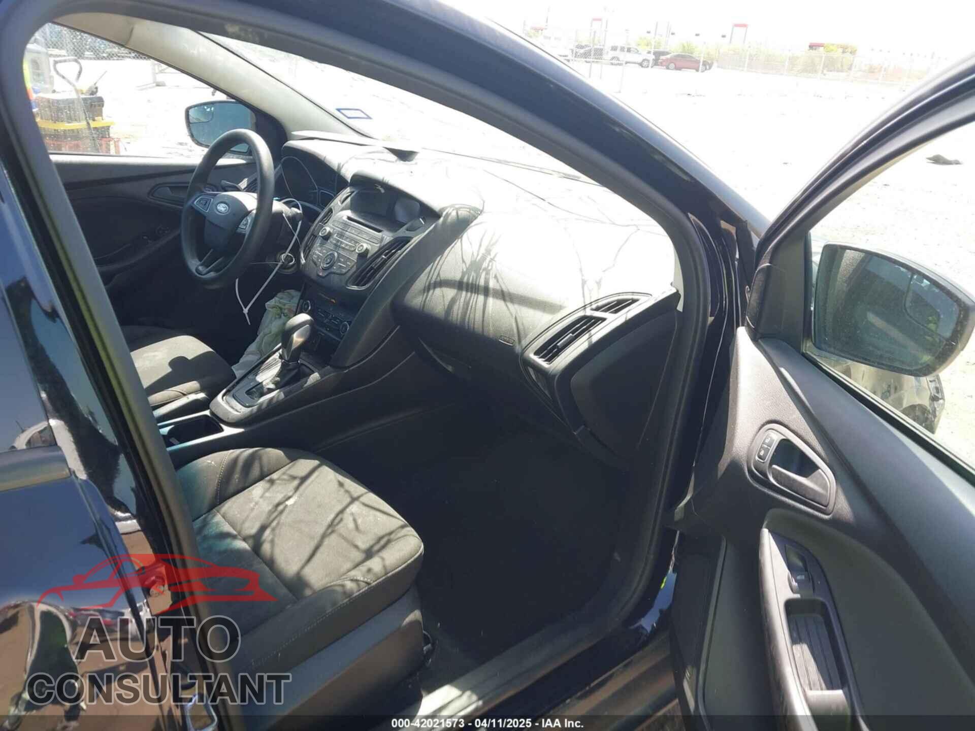 FORD FOCUS 2017 - 1FADP3E20HL244238