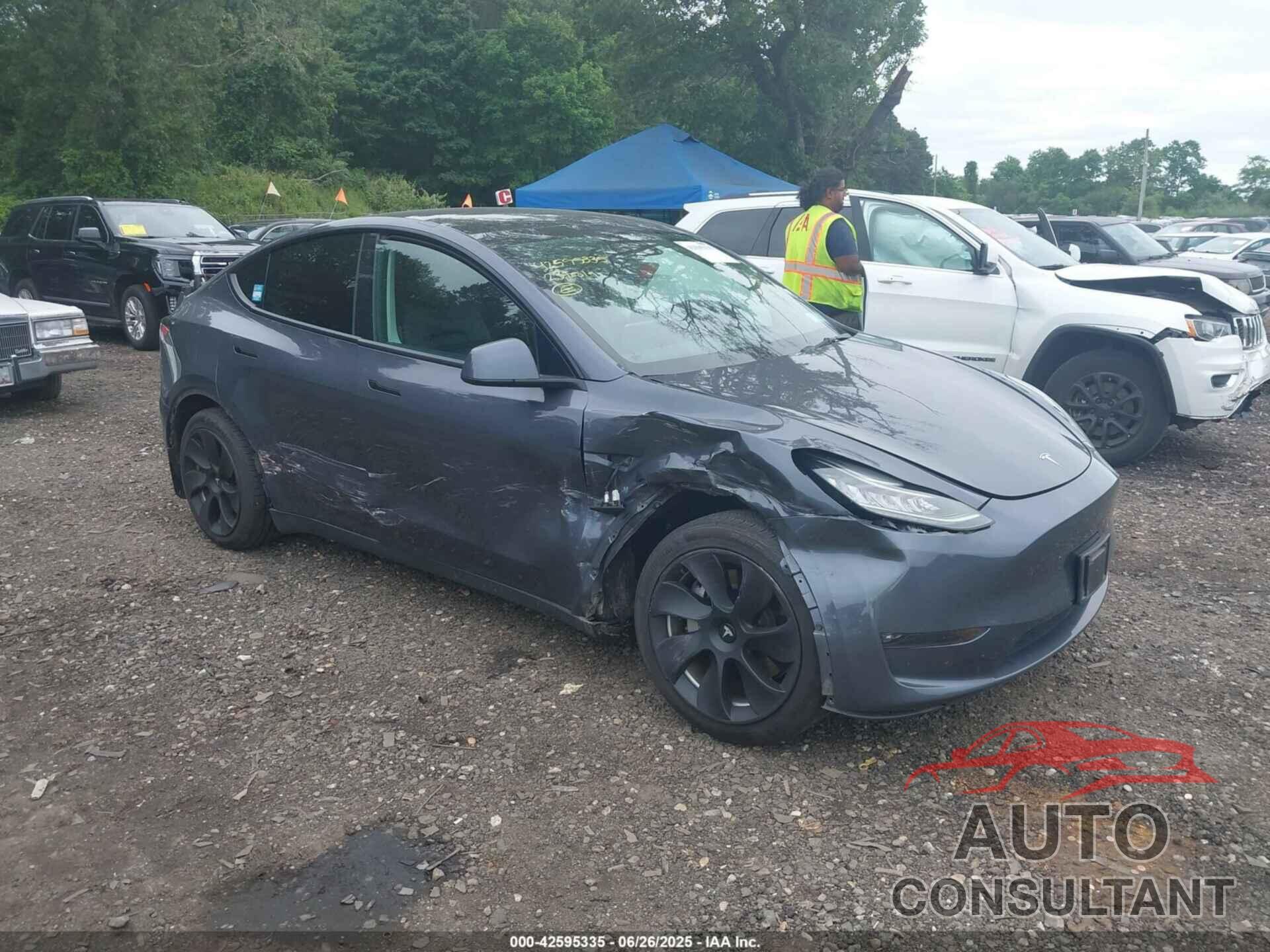 TESLA MODEL Y 2023 - 7SAYGAEEXPF617722