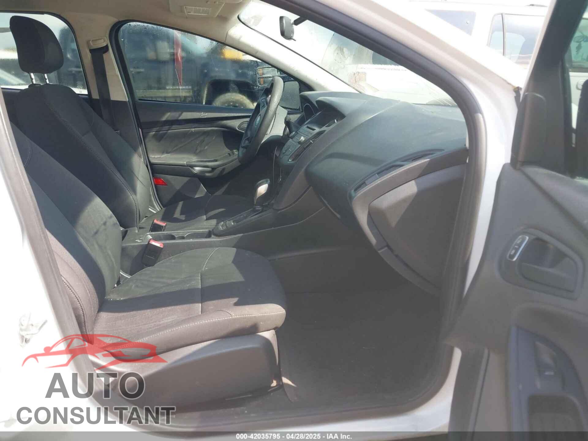 FORD FOCUS 2017 - 1FADP3E21HL201625