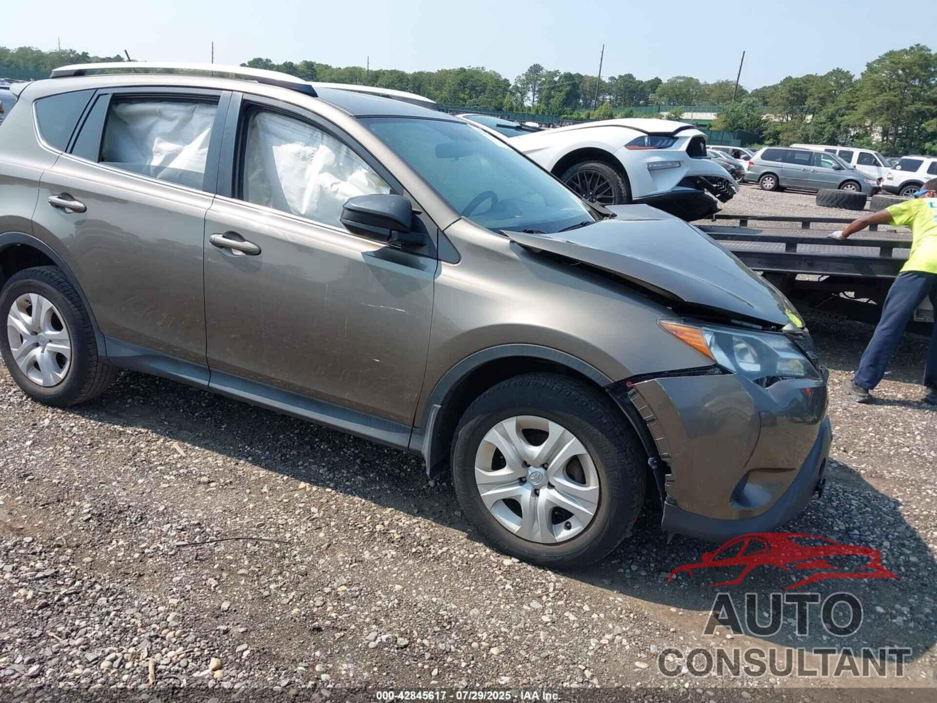 TOYOTA RAV4 2015 - JTMBFREV6FD162507