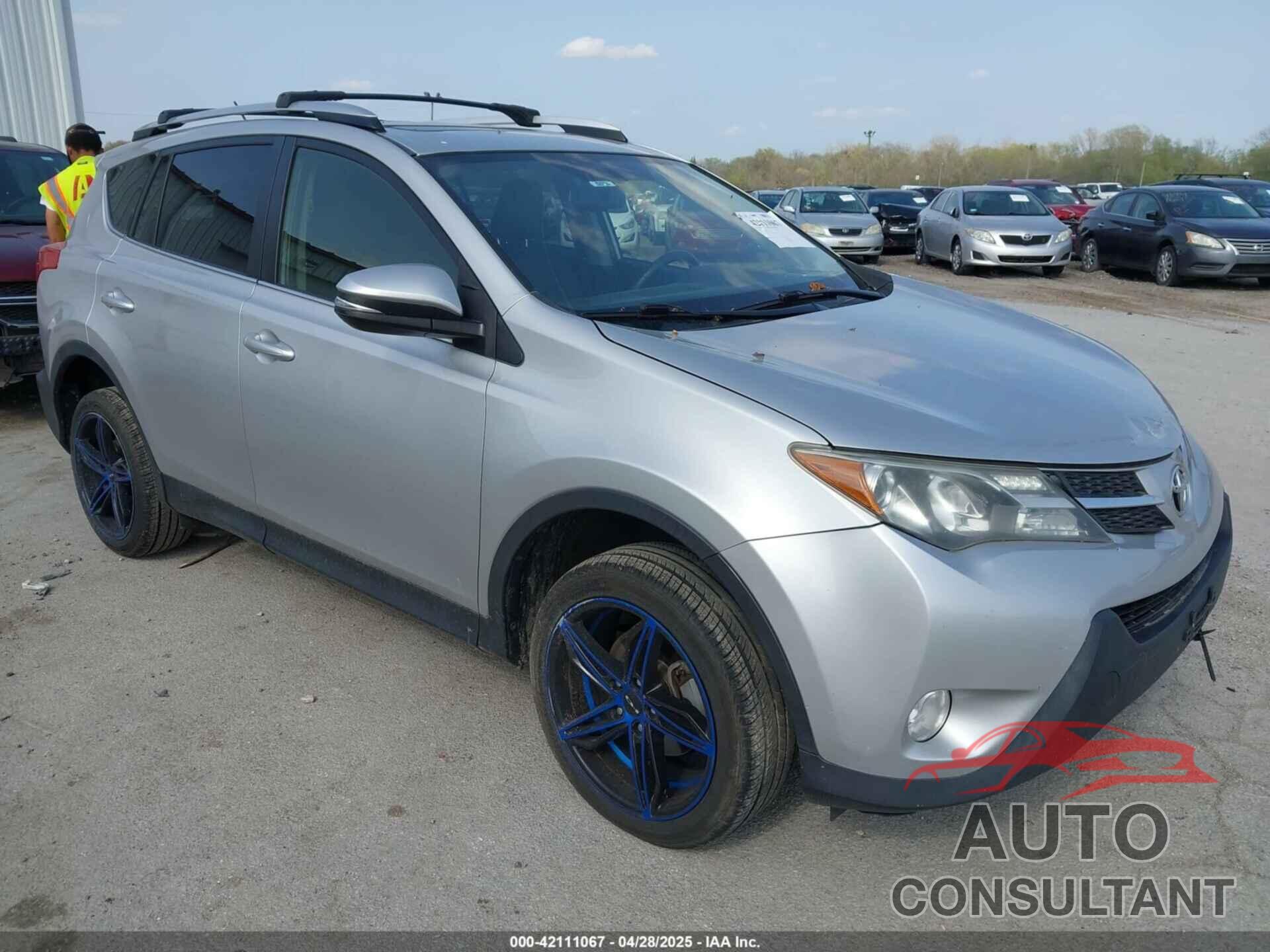 TOYOTA RAV4 2015 - JTMDFREV4FD102248