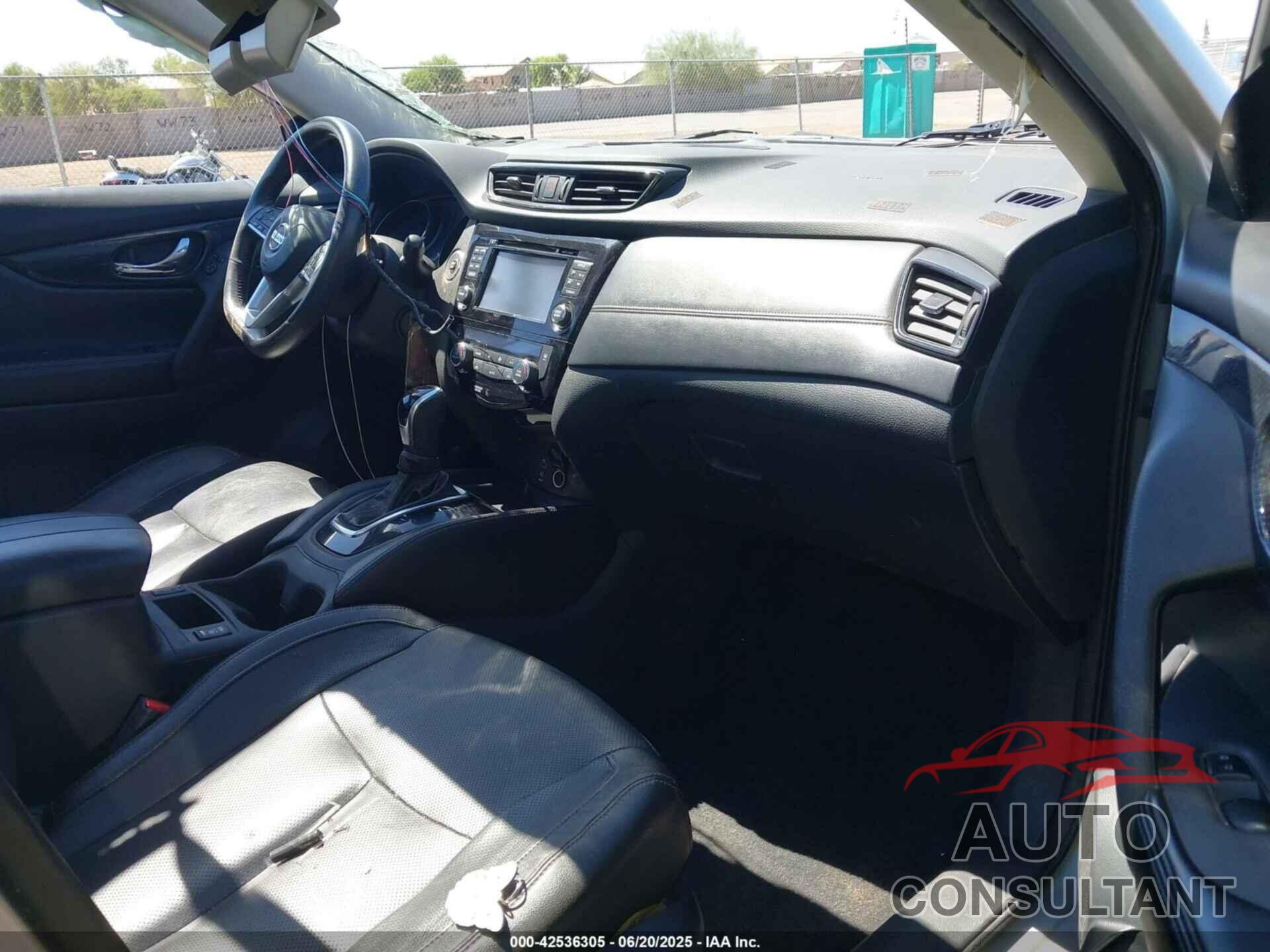 NISSAN ROGUE 2017 - 5N1AT2MVXHC881132
