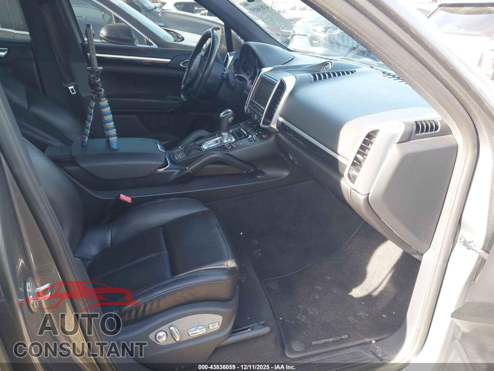 PORSCHE CAYENNE 2012 - WP1AA2A27CLA02407