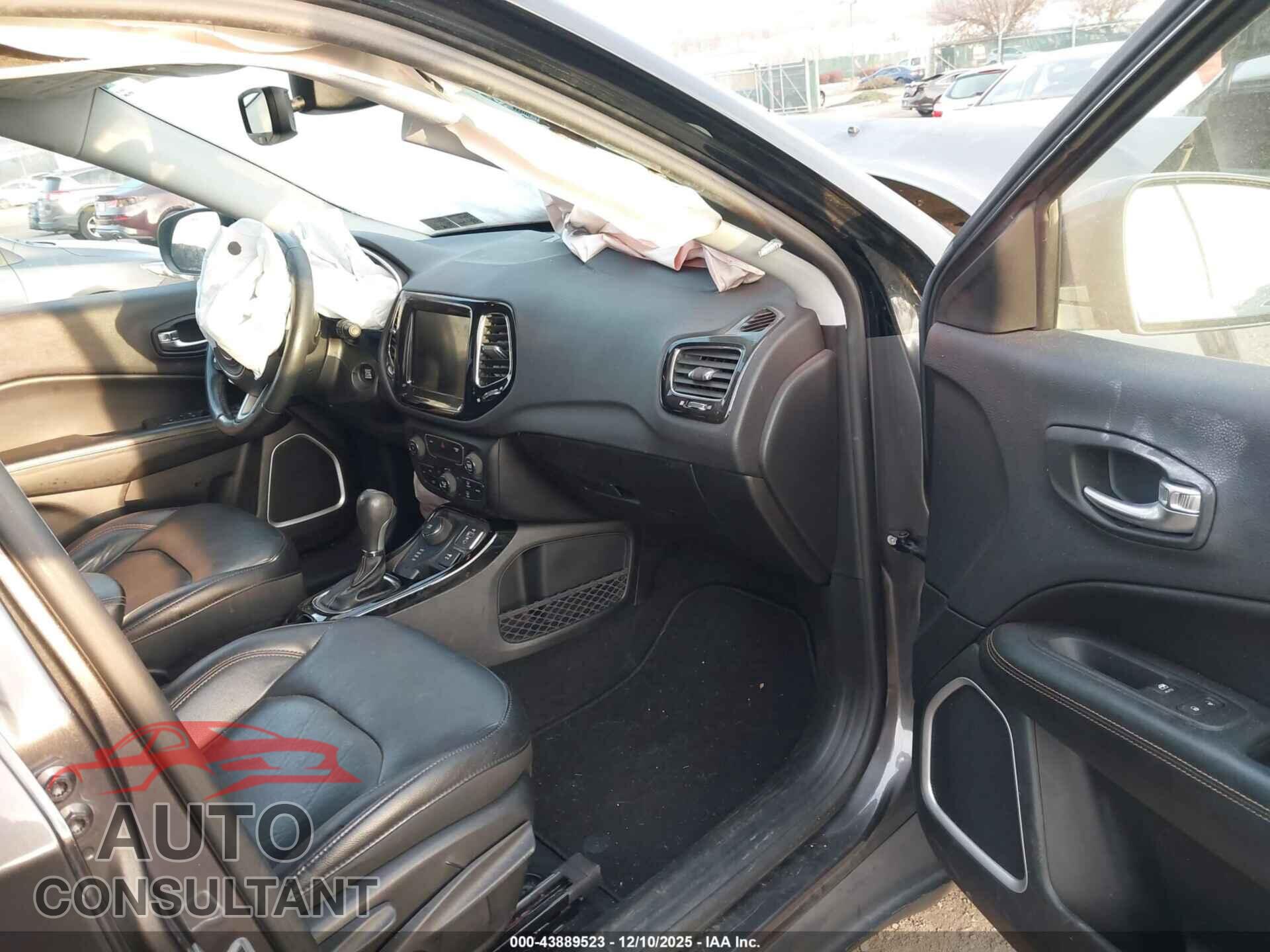 JEEP COMPASS 2018 - 3C4NJDCB7JT479397