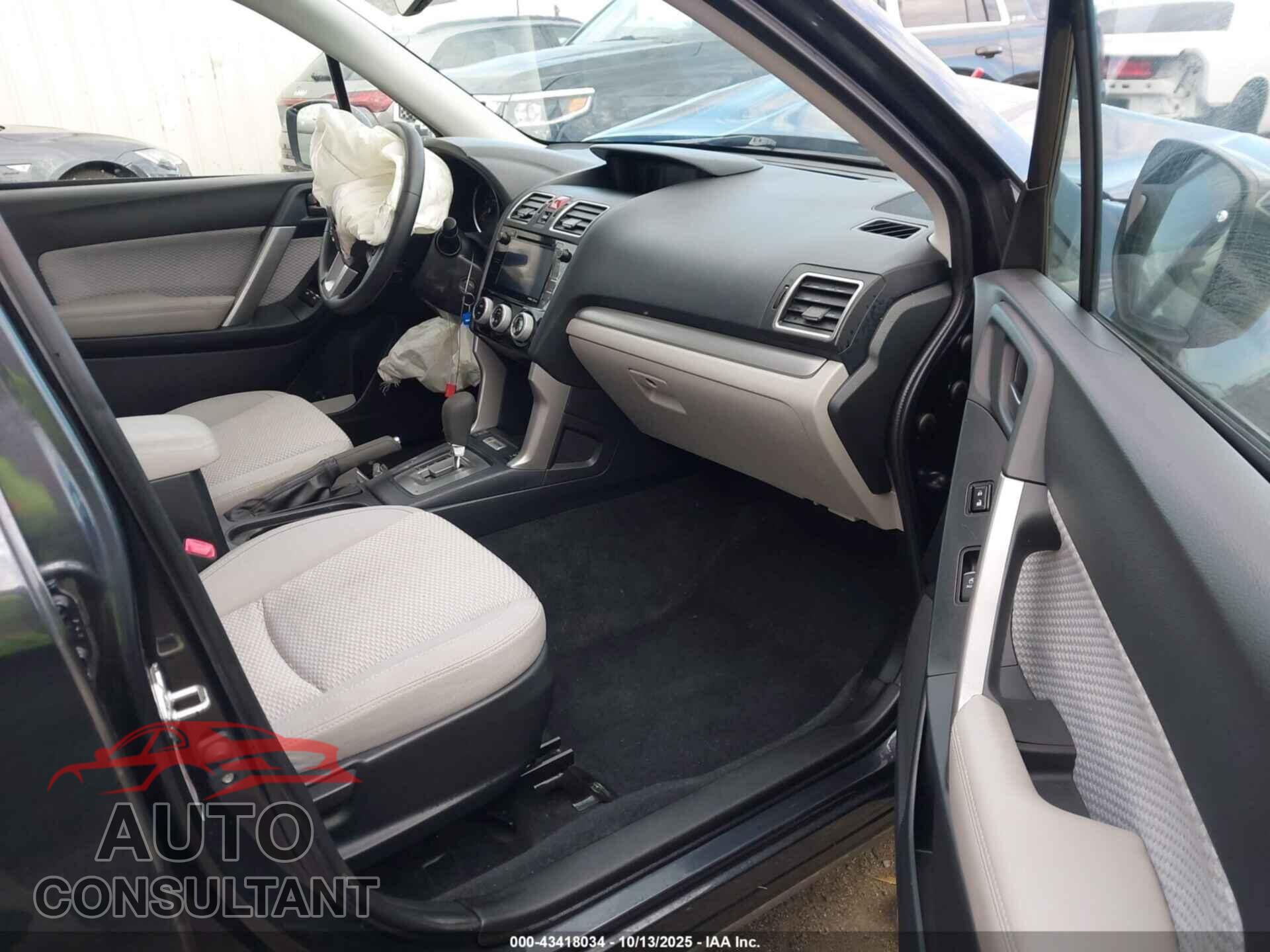 SUBARU FORESTER 2018 - JF2SJAEC0JH435460