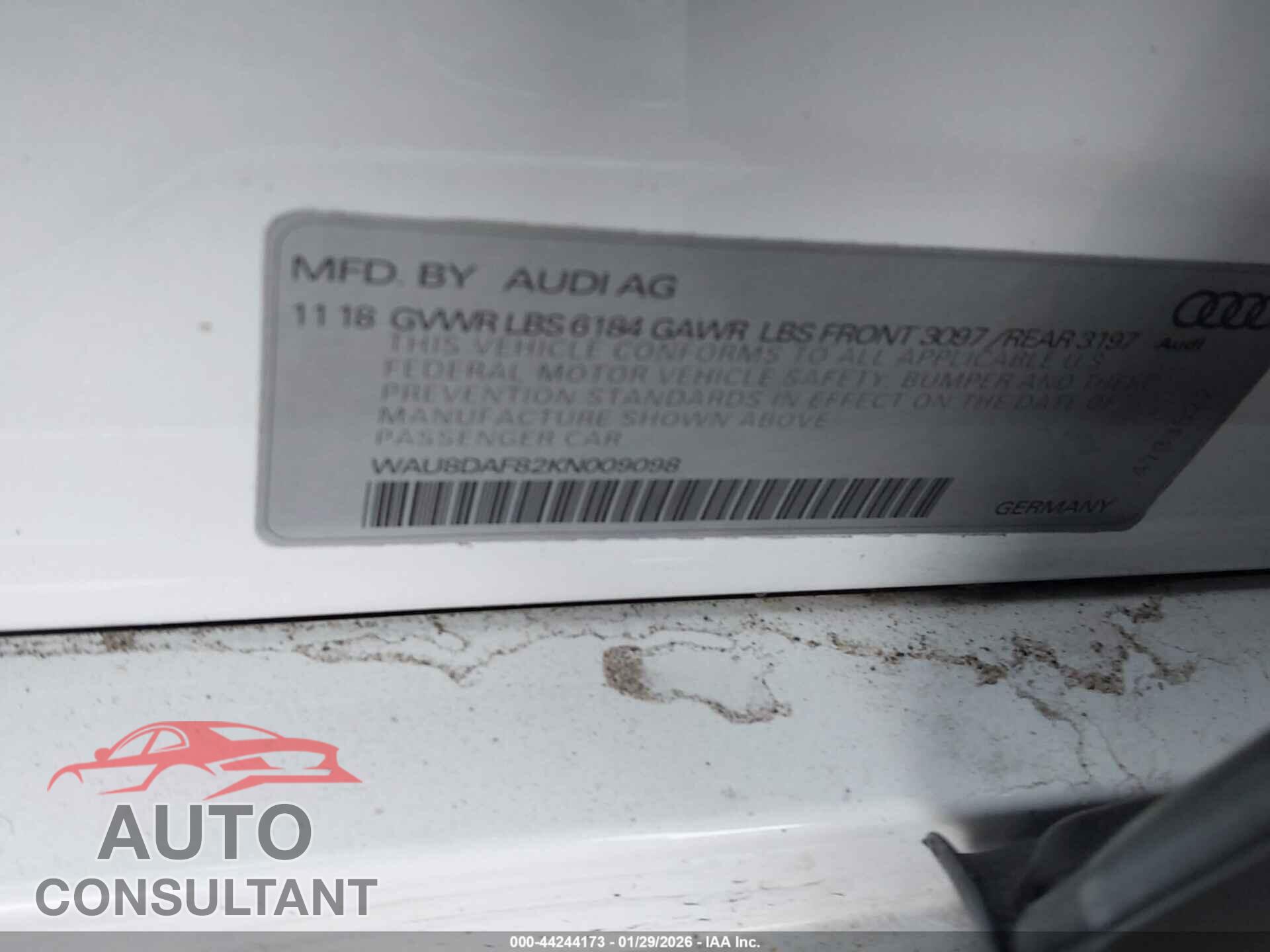 AUDI A8 L 2019 - WAU8DAF82KN009098