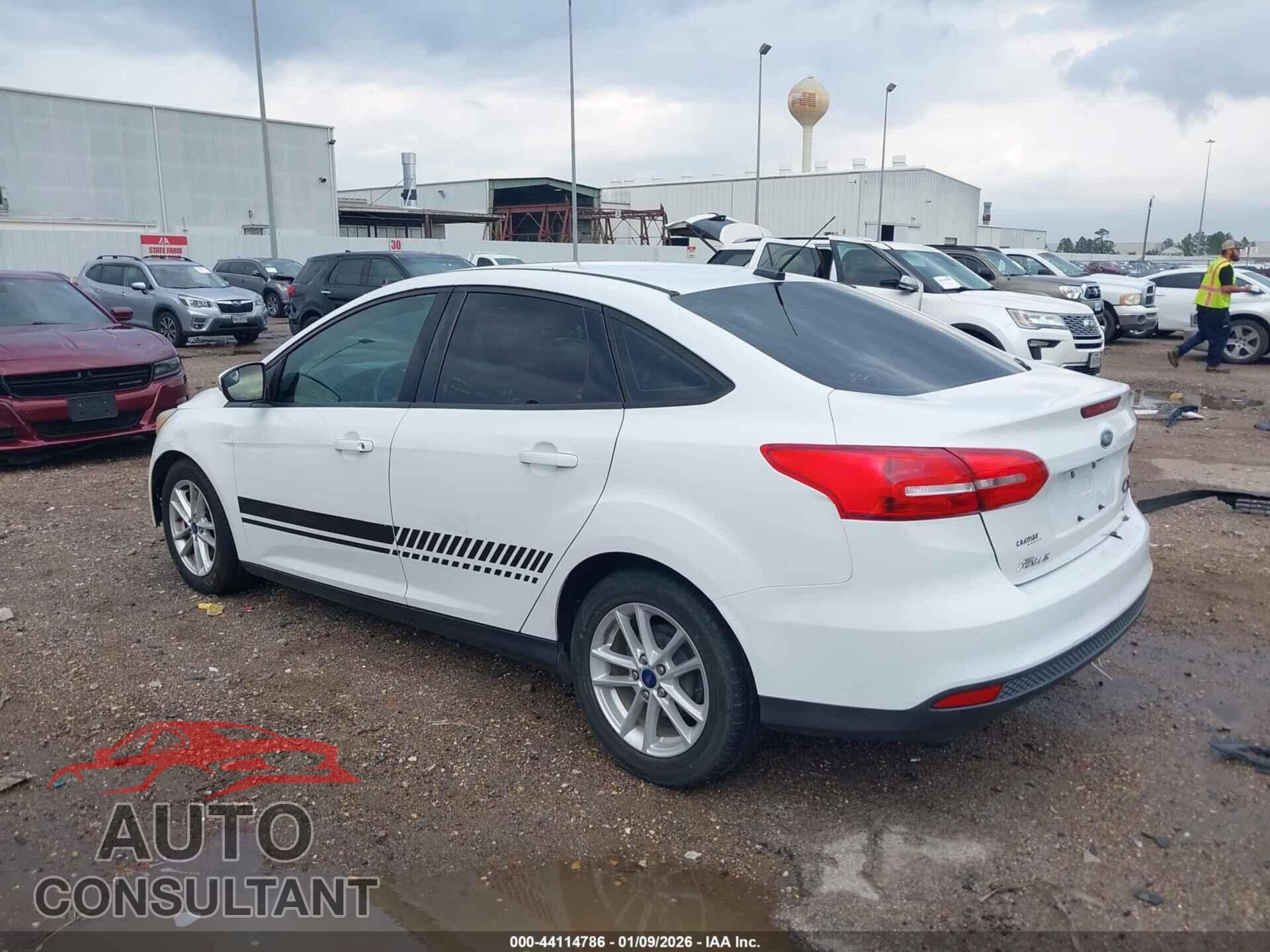 FORD FOCUS 2017 - 1FADP3F28HL303762