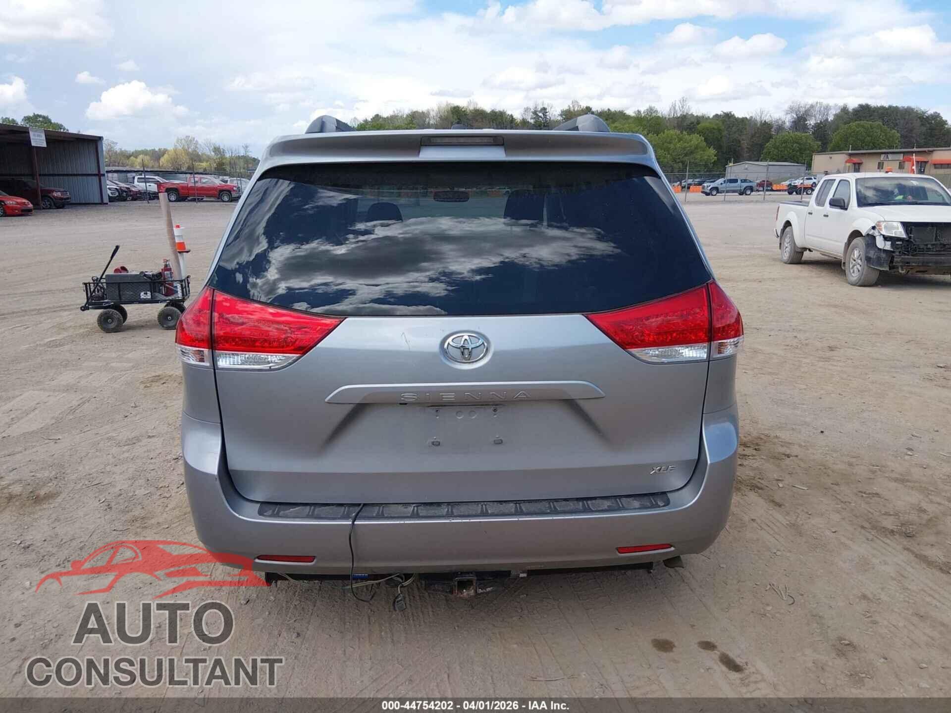 TOYOTA SIENNA 2013 - 5TDYK3DC8DS396295