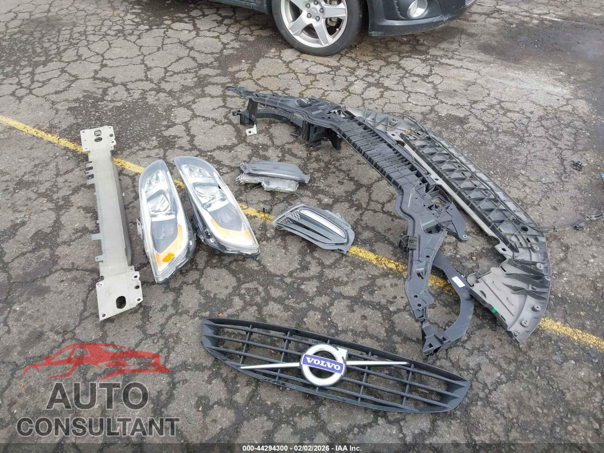 VOLVO S60 2017 - YV126MFL8H2437156