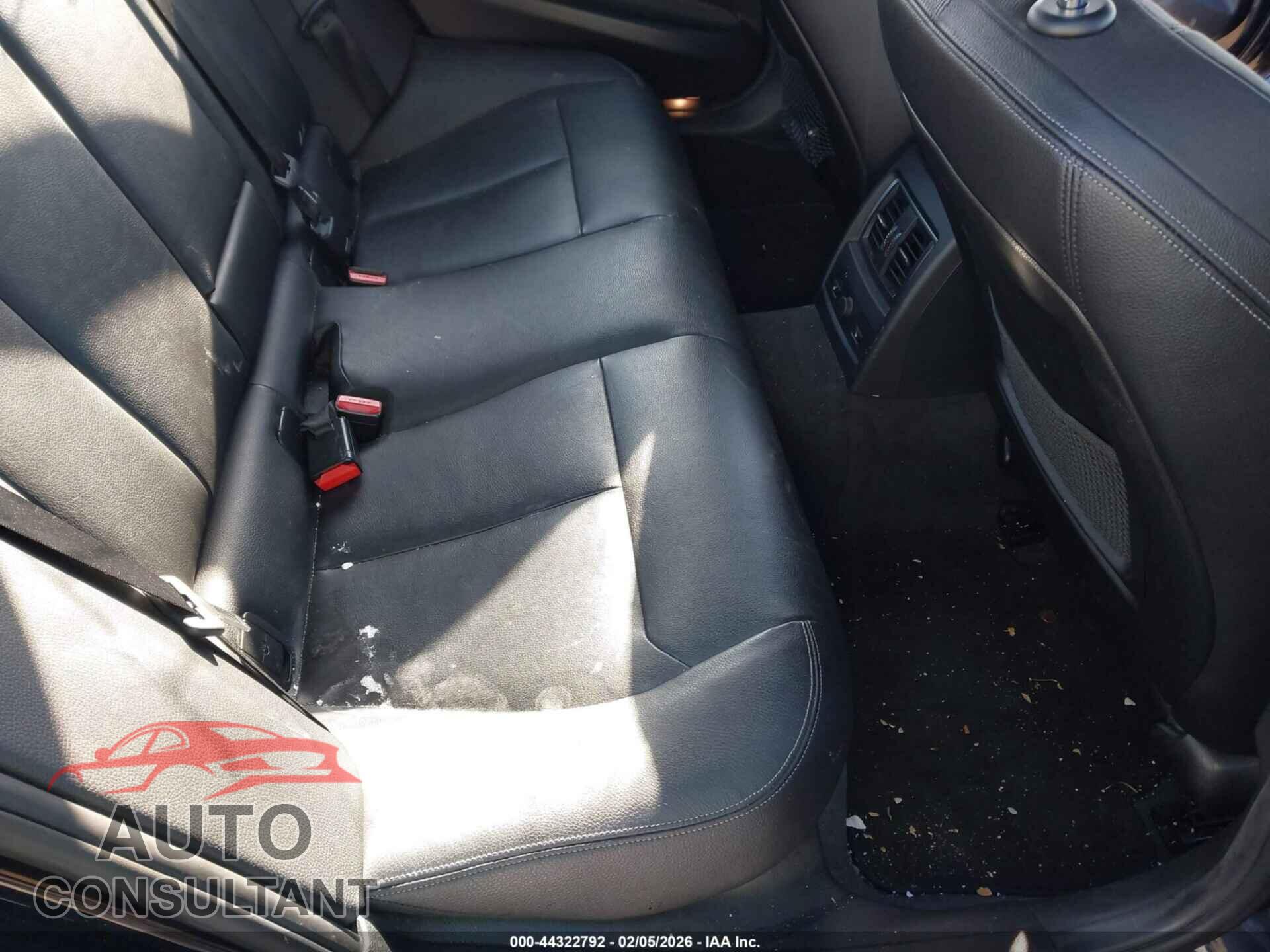 BMW 328I 2016 - WBA8E3G57GNU01675