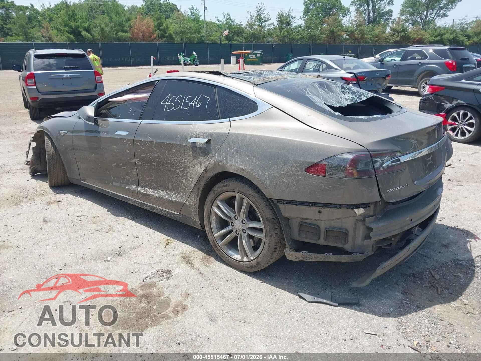 TESLA MODEL S 2015 - 5YJSA1E28FF118801
