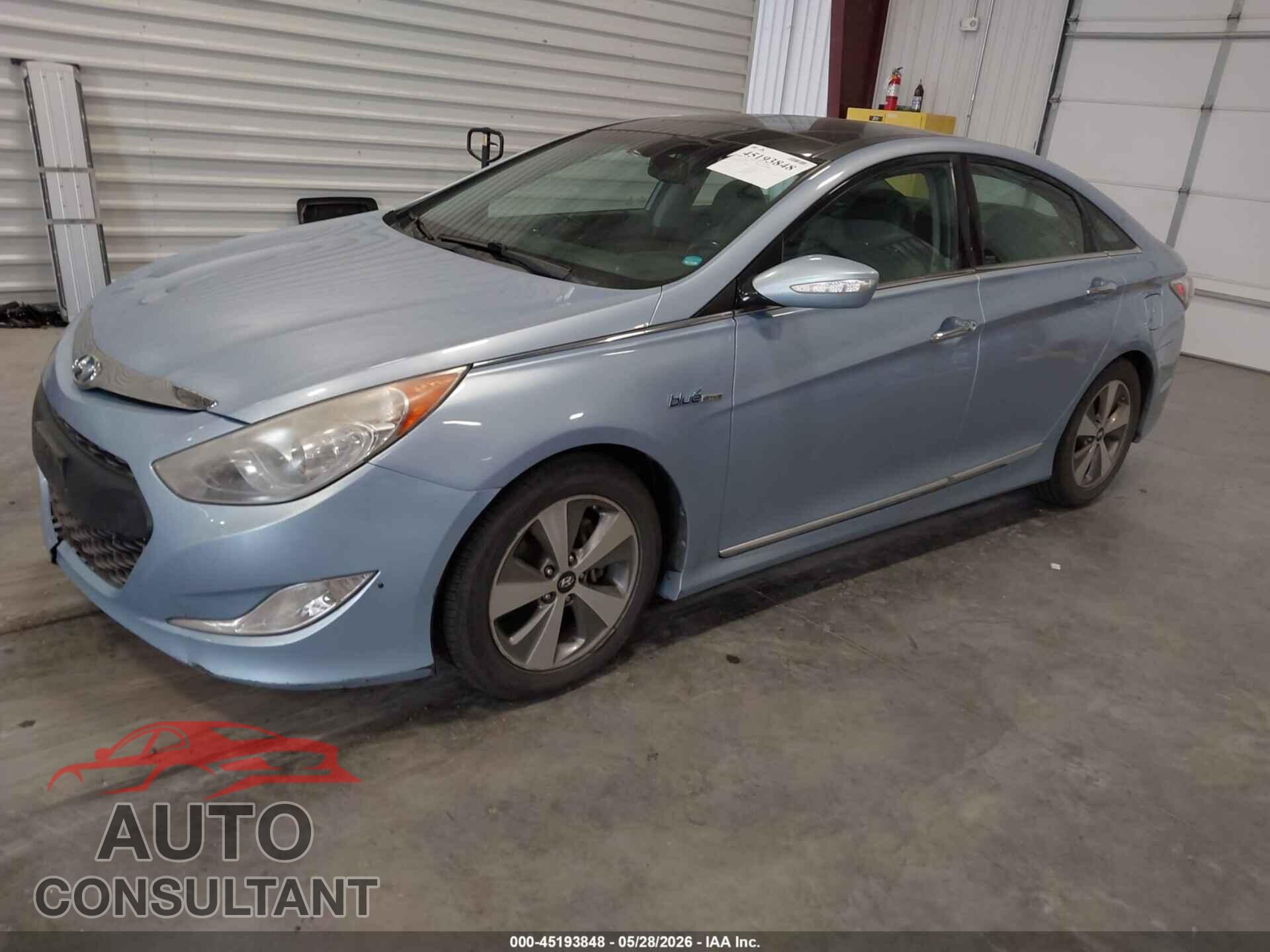 HYUNDAI SONATA HYBRID 2012 - KMHEC4A41CA045755