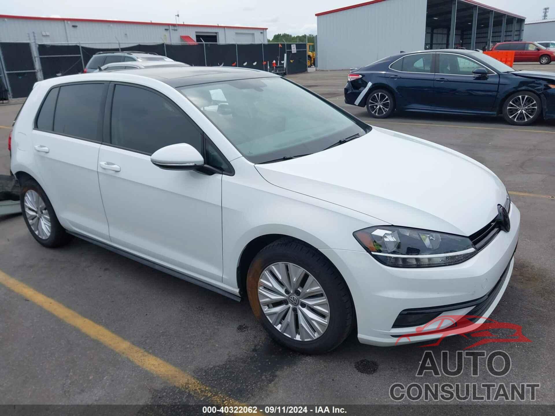 VOLKSWAGEN GOLF 2018 - 3VWG17AU0JM250985