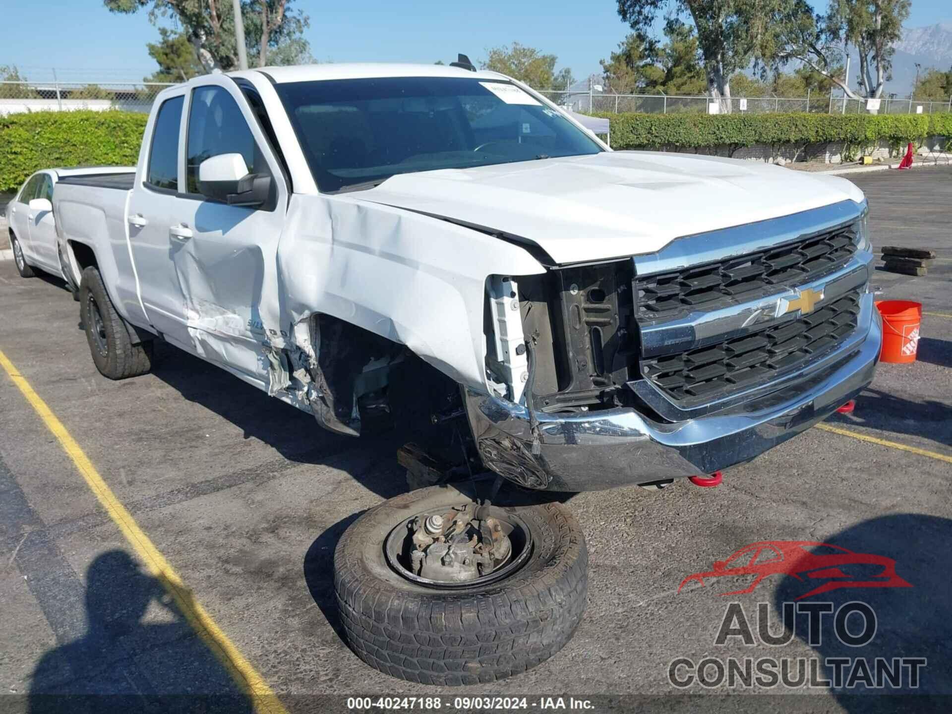 CHEVROLET SILVERADO 1500 2018 - 1GCRCREC0JZ153979