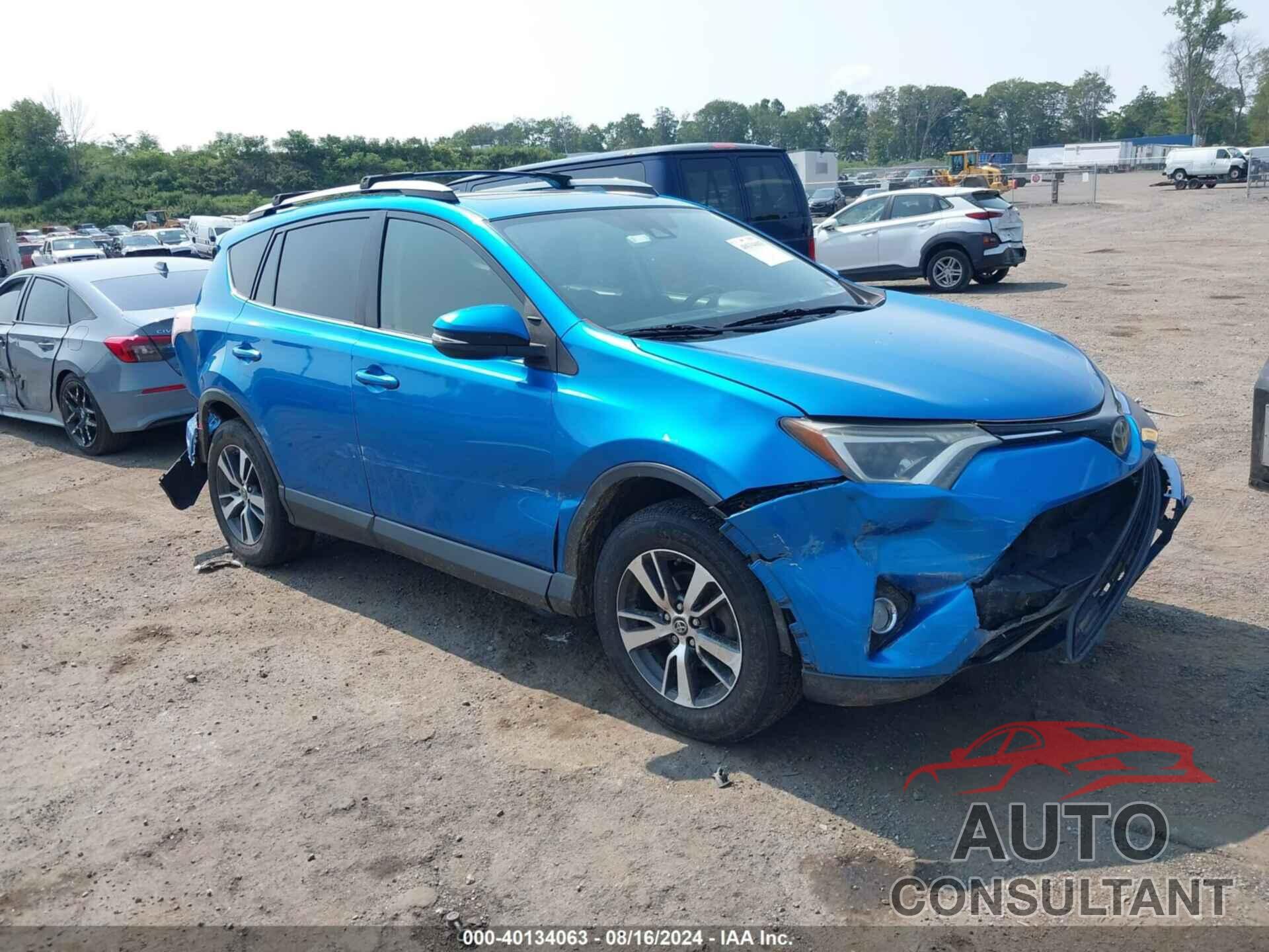 TOYOTA RAV4 2017 - JTMRFREV6HJ105825