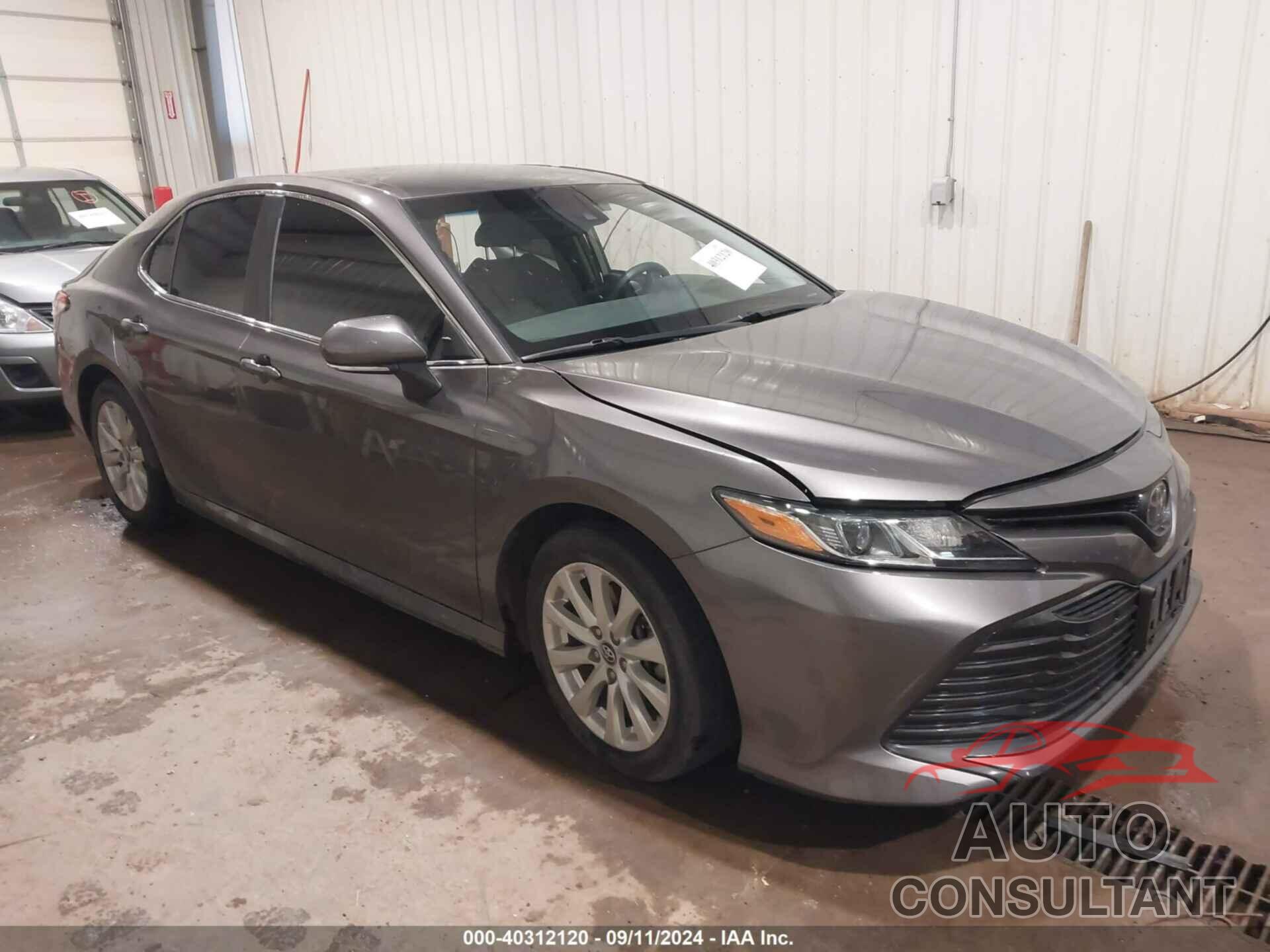 TOYOTA CAMRY 2018 - 4T1B11HK5JU044423