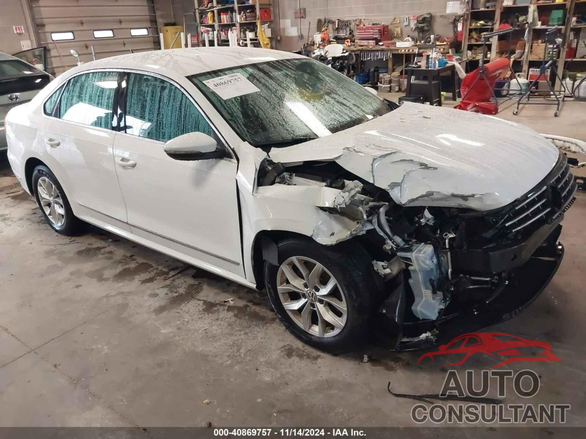 VOLKSWAGEN PASSAT 2017 - 1VWAT7A39HC086316