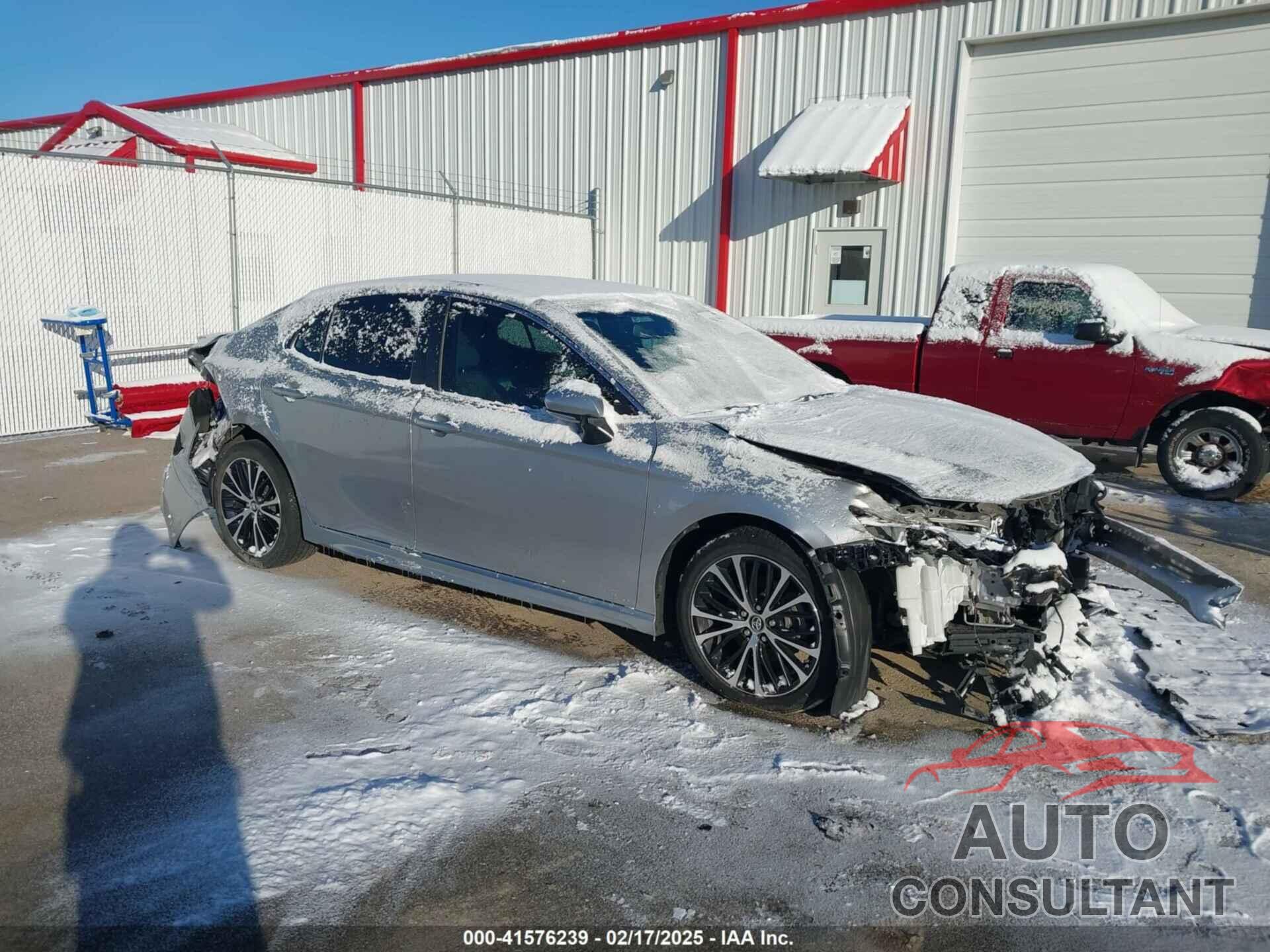 TOYOTA CAMRY 2018 - 4T1B11HK9JU553348