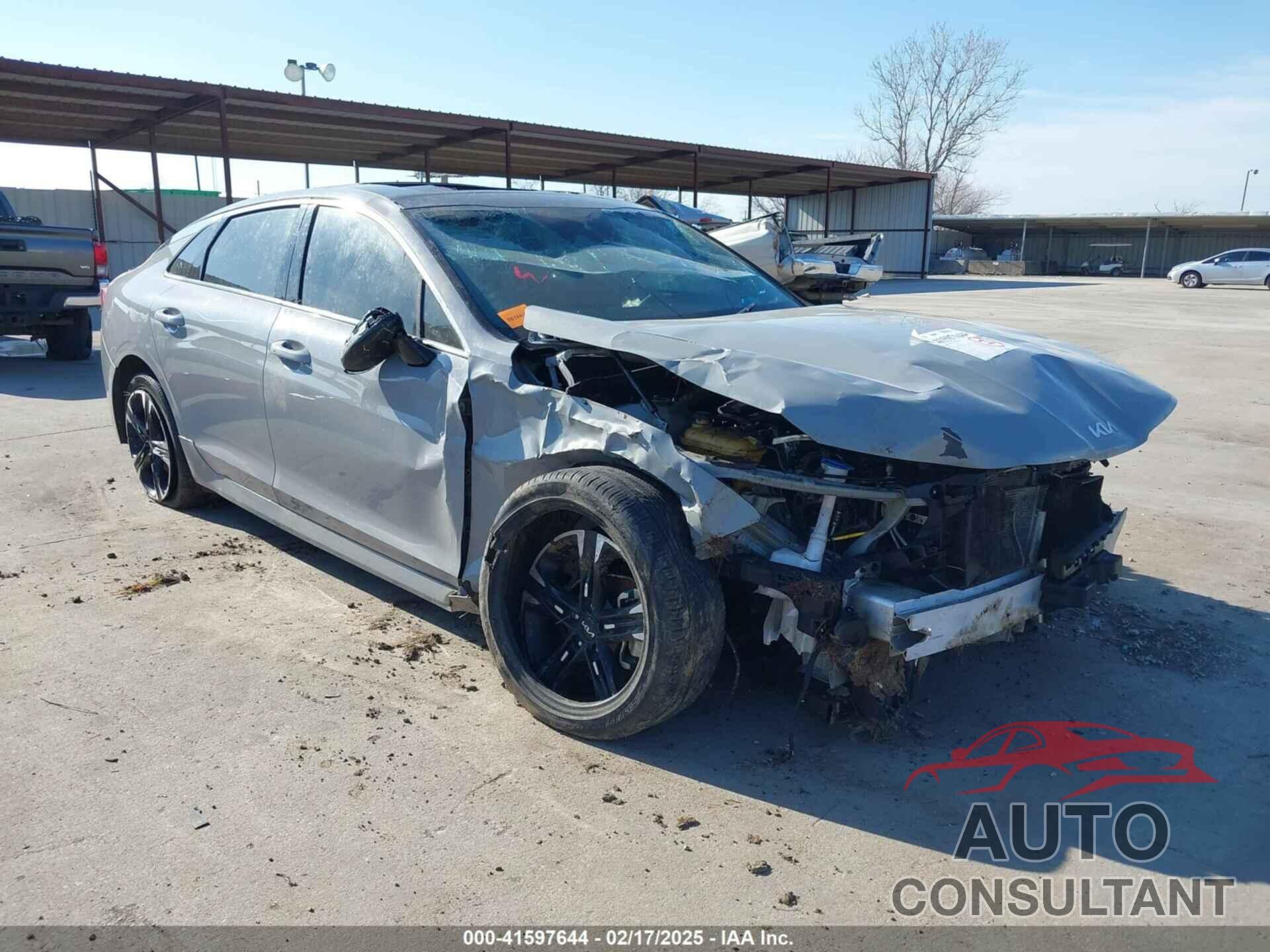KIA K5 2023 - 5XXG64J24PG213210