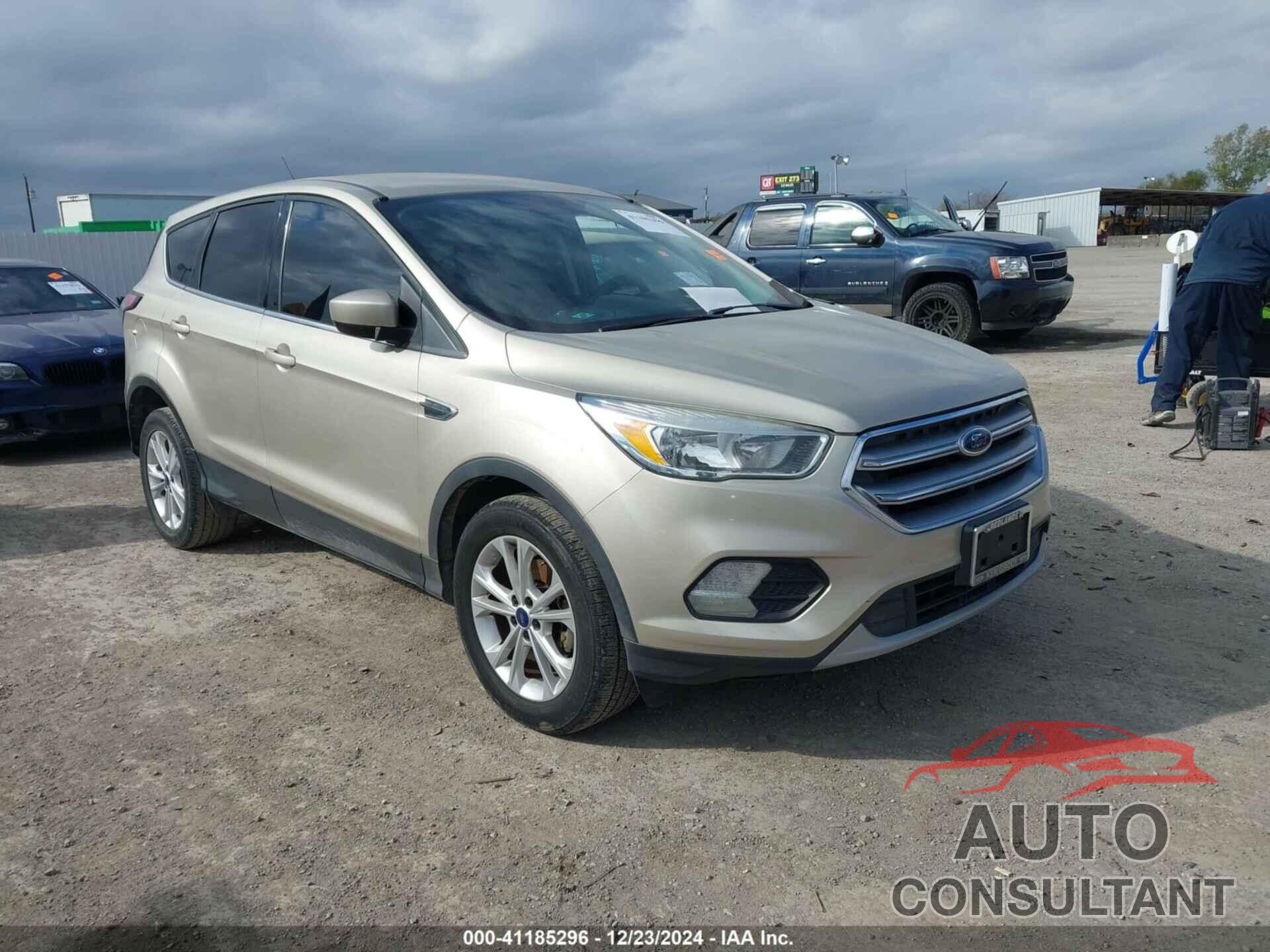 FORD ESCAPE 2017 - 1FMCU0GD5HUE24073