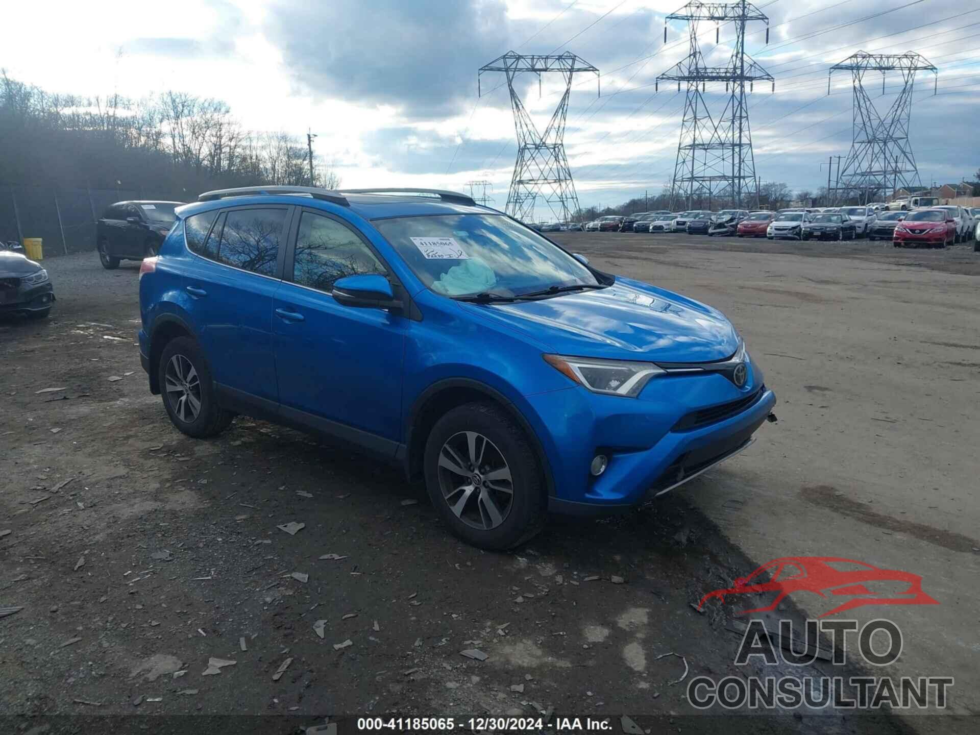 TOYOTA RAV4 2017 - JTMRFREV0HJ120868