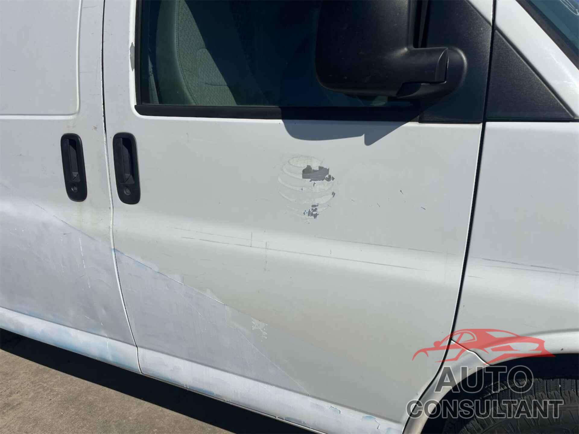 CHEVROLET EXPRESS G2500 2012 - 1GCWGFCA4C1171765