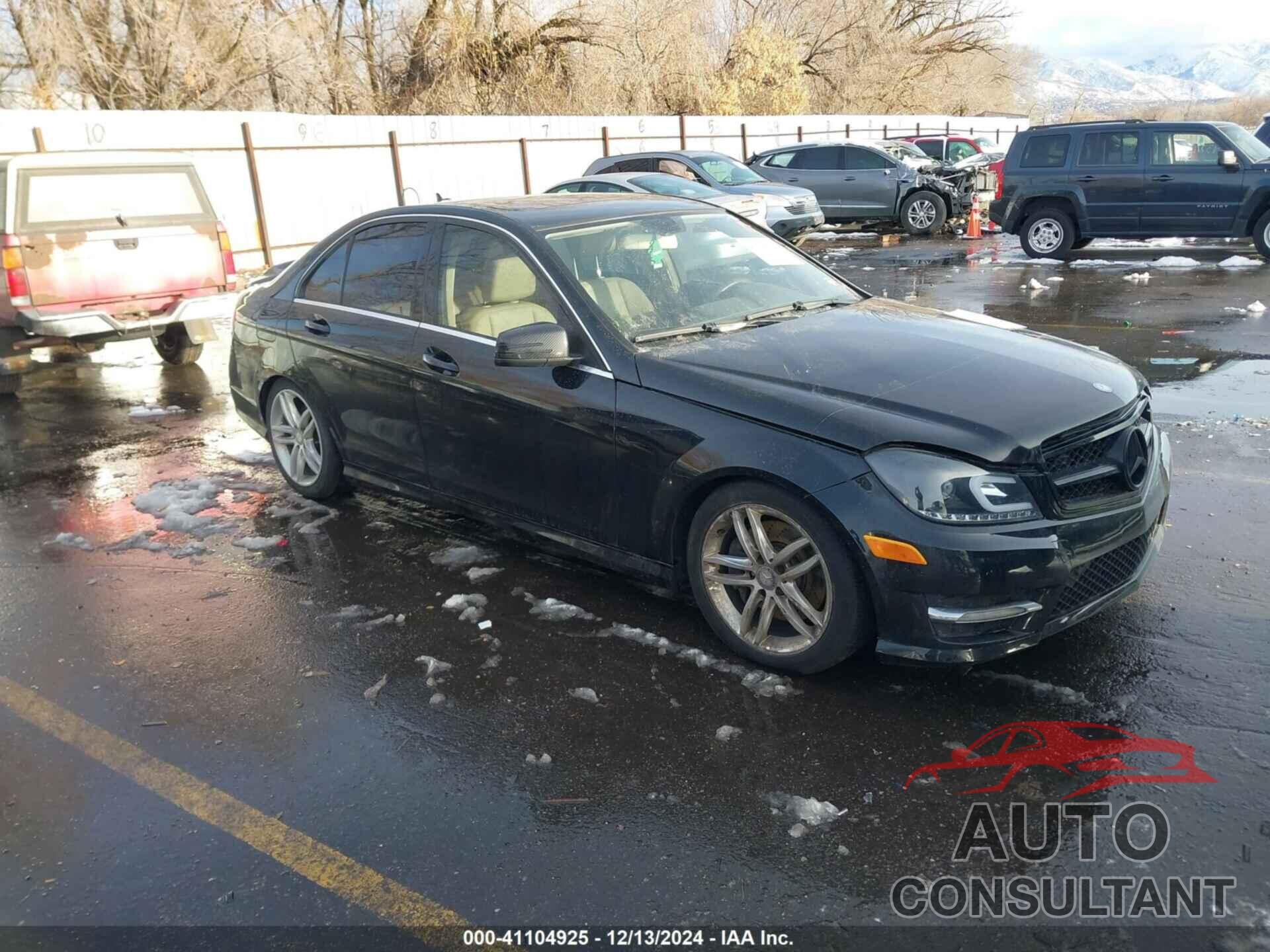 MERCEDES-BENZ C 300 2013 - WDDGF8AB0DR259185