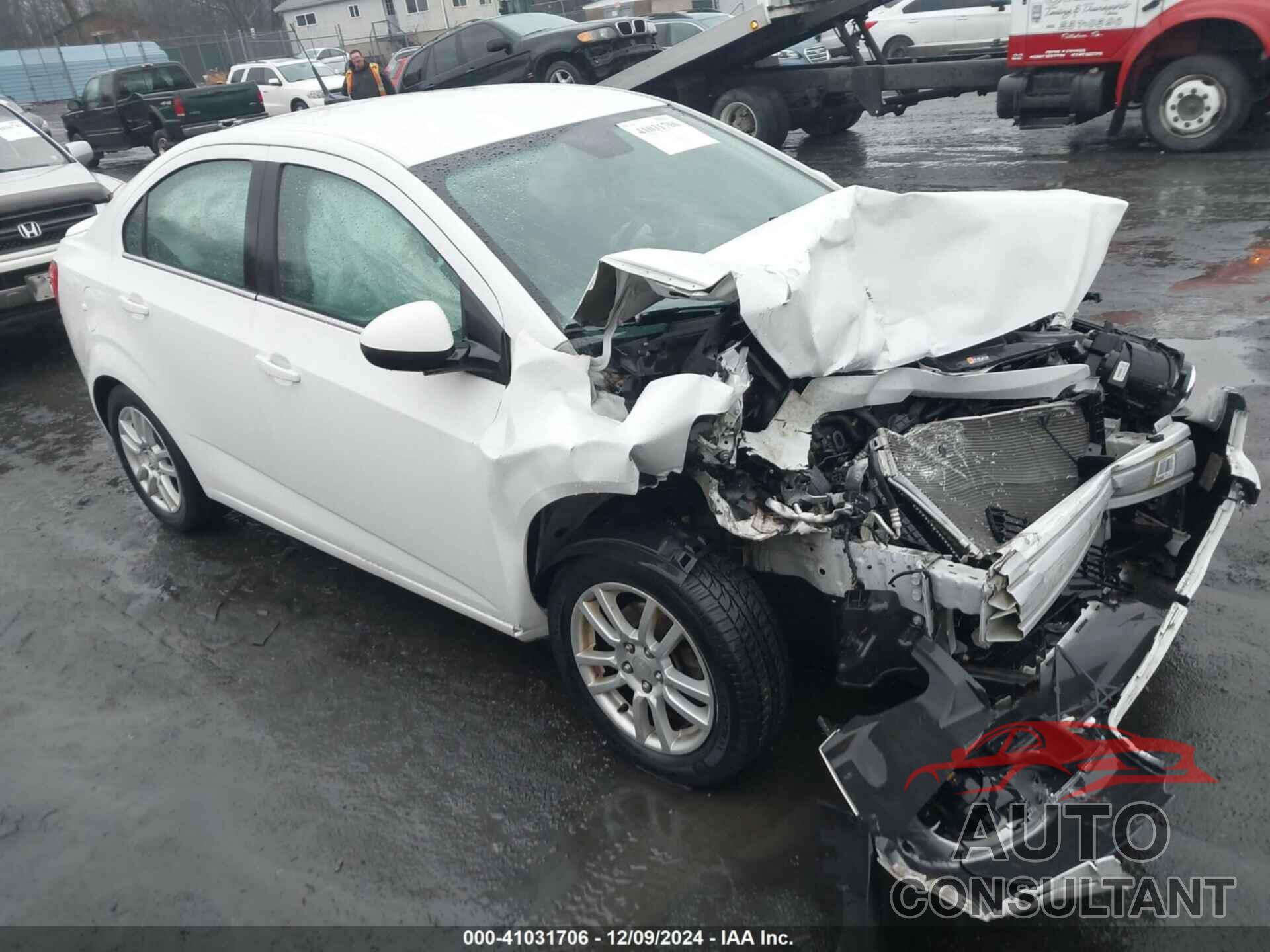 CHEVROLET SONIC 2013 - 1G1JC5SG0D4245570