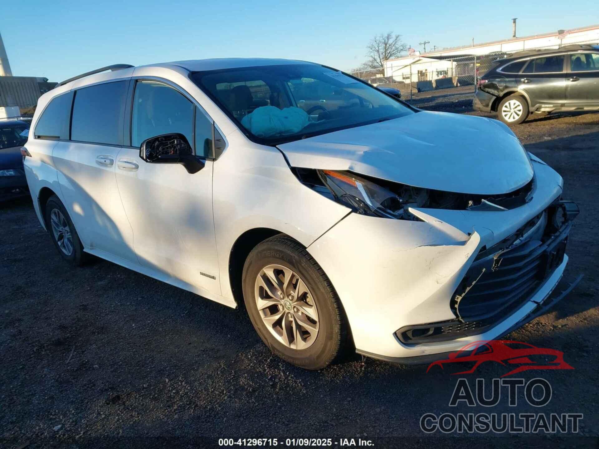 TOYOTA SIENNA 2021 - 5TDKRKEC5MS018820