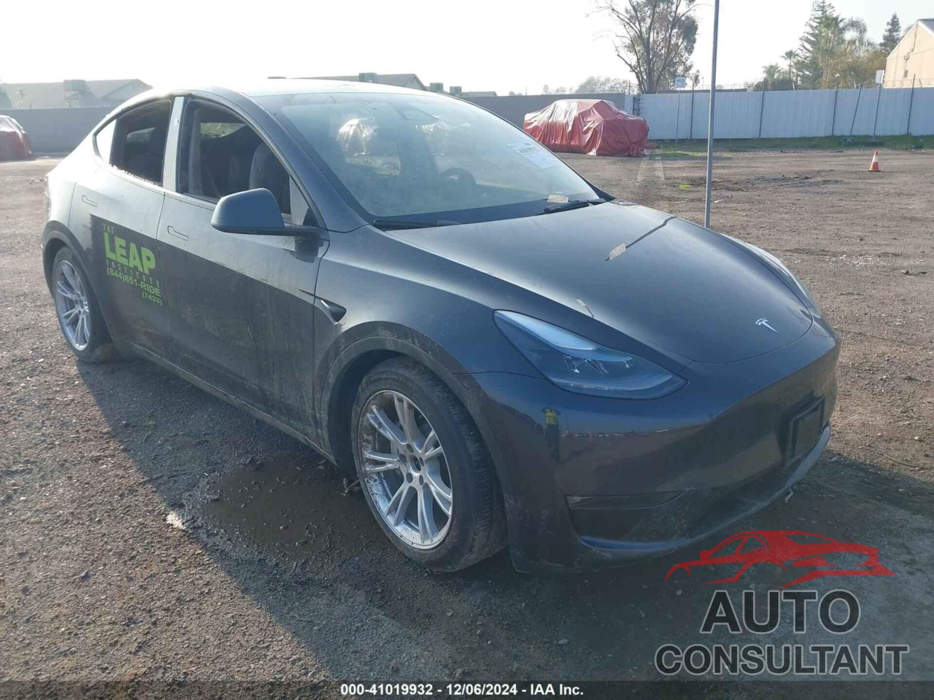 TESLA MODEL Y 2024 - 7SAYGAEE2RF047346