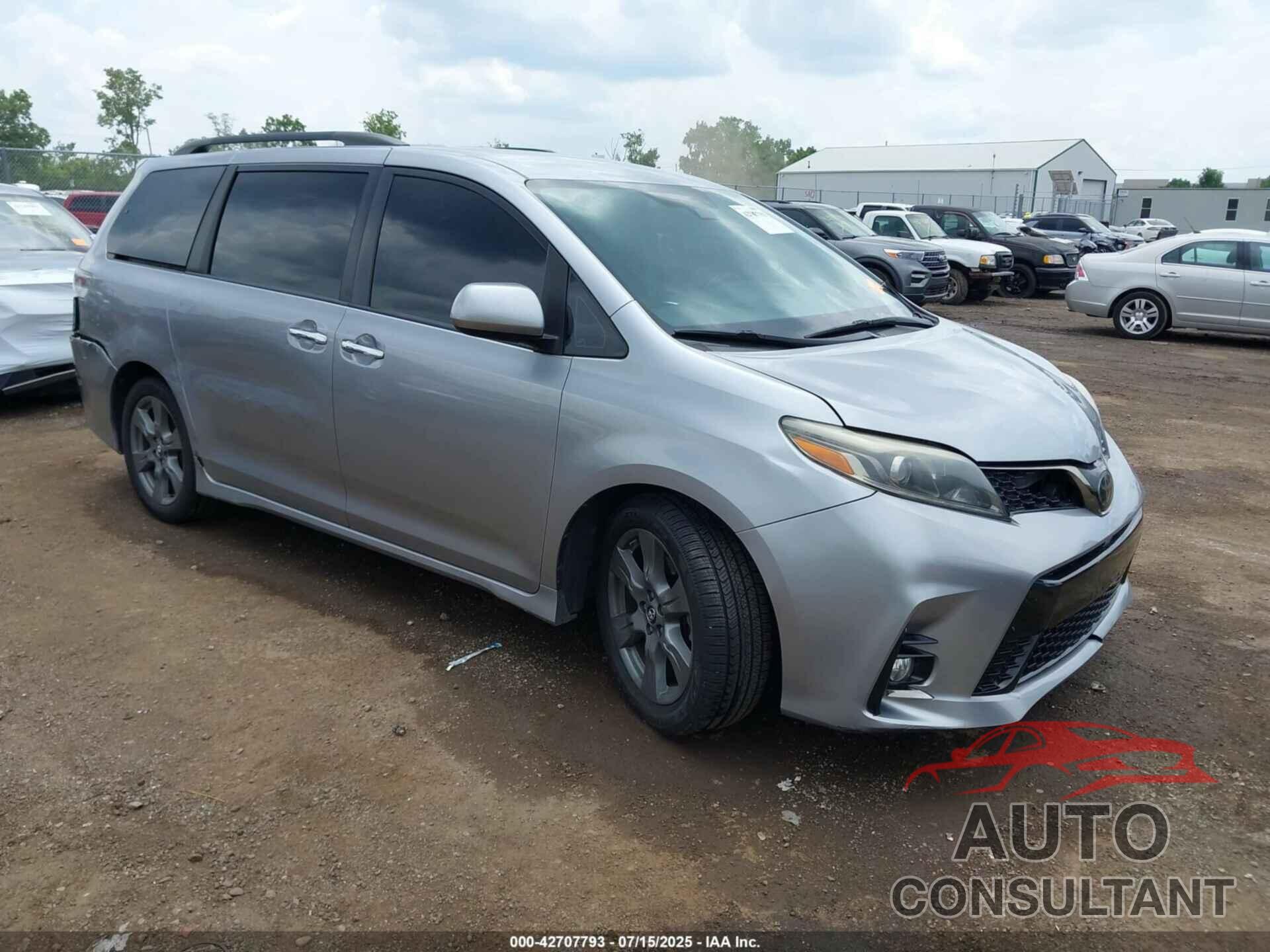 TOYOTA SIENNA 2018 - 5TDXZ3DC9JS925501