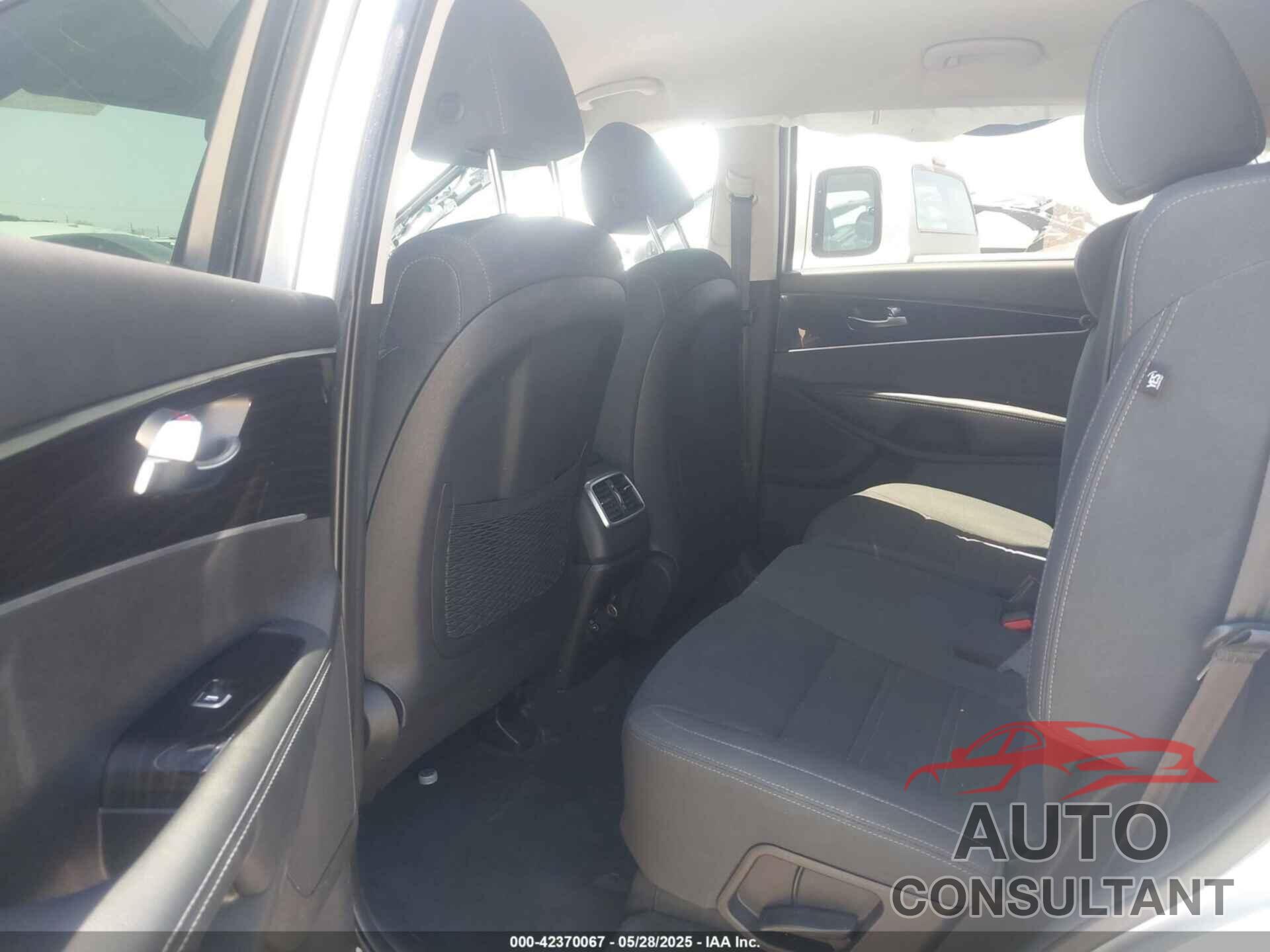 KIA SORENTO 2019 - 5XYPG4A58KG597729