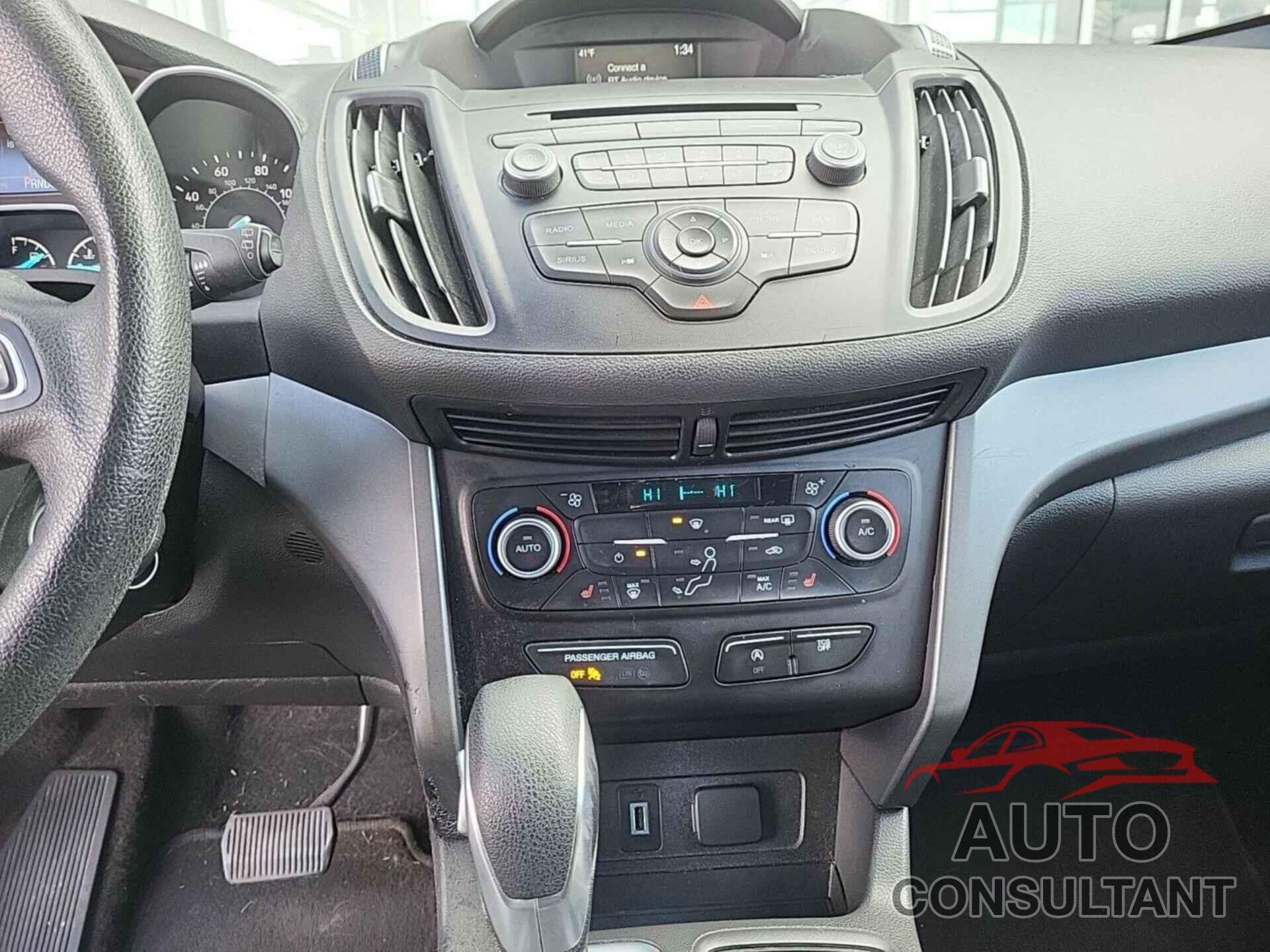 FORD ESCAPE 2018 - 1FMCU0GD6JUA76063