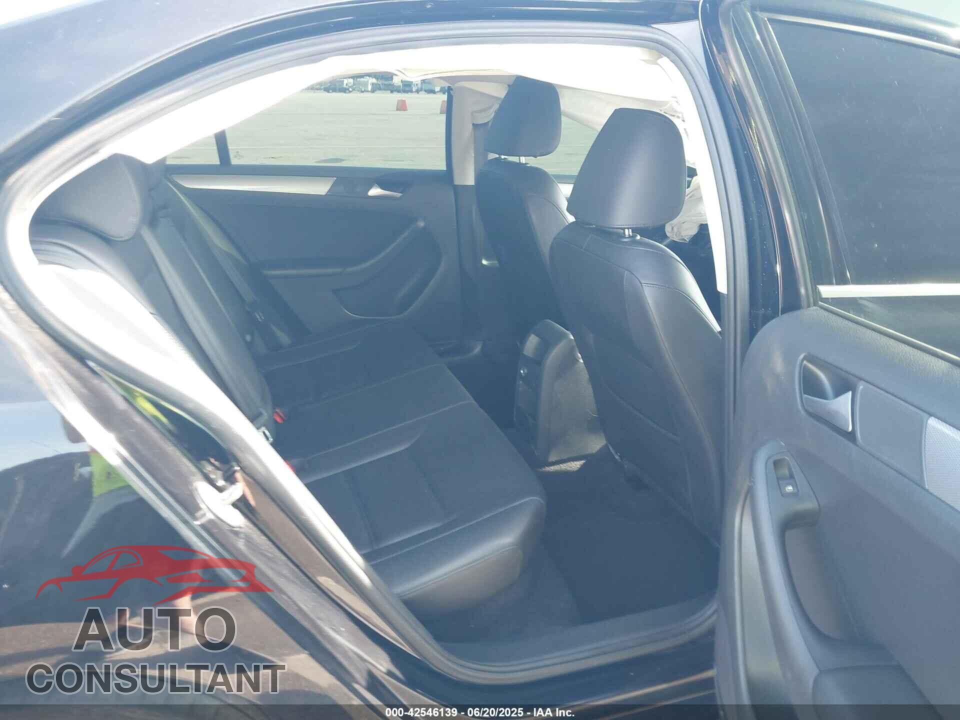 VOLKSWAGEN JETTA 2017 - 3VWDB7AJ7HM399345