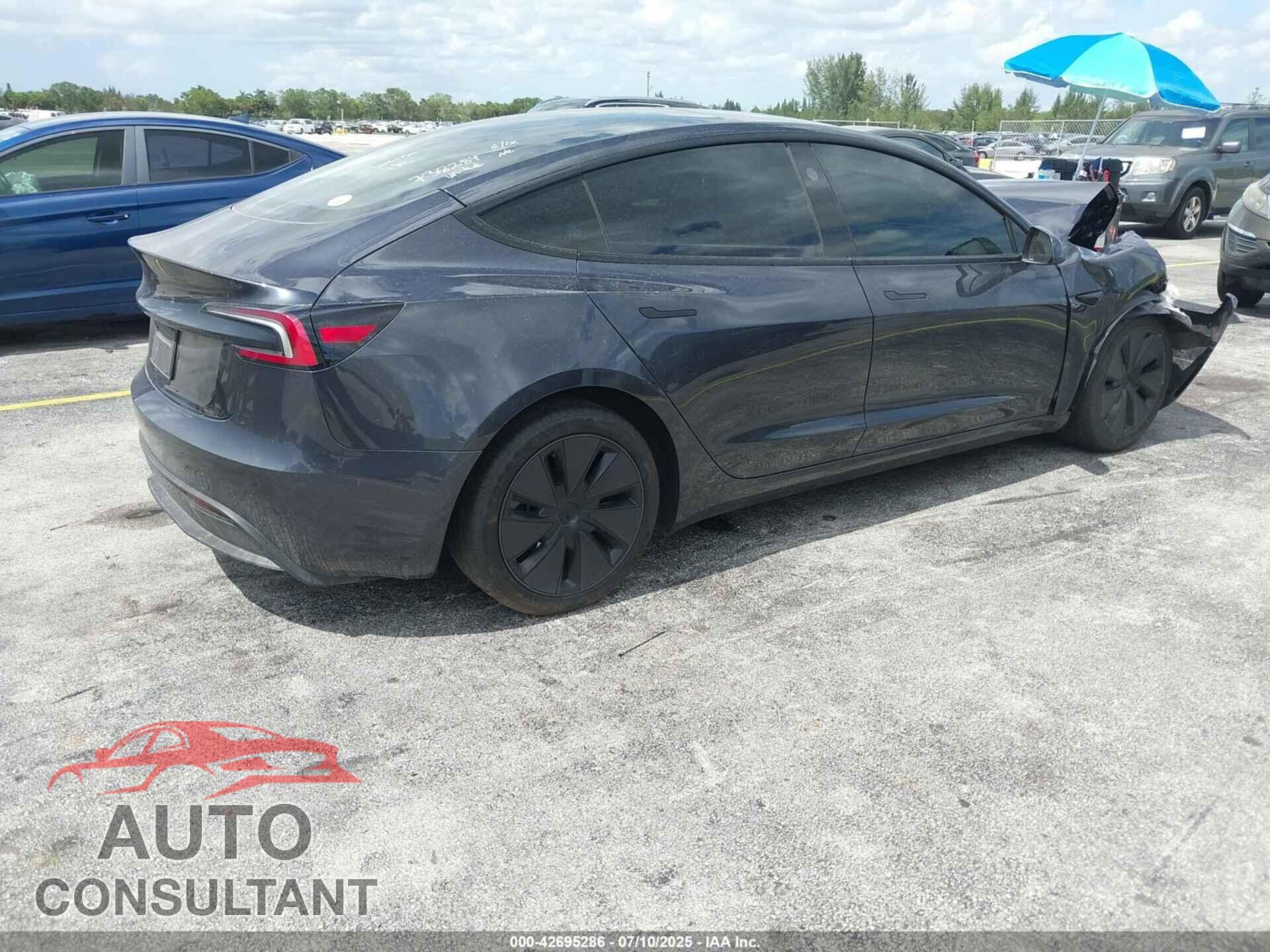 TESLA MODEL 3 2024 - 5YJ3E1EA7RF738284